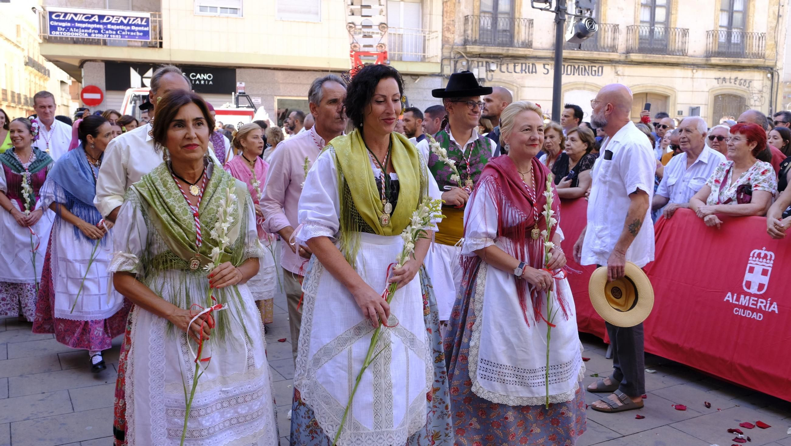 La ofrenda floral a la Virgen del Mar en la Feria de Almería 2025, en imágenes