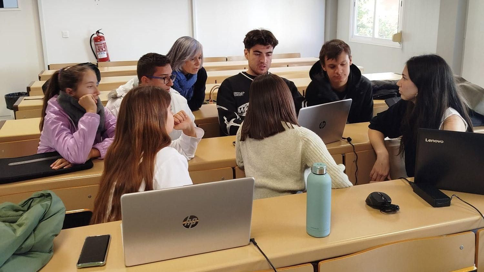 Alumnos desarrollando el proyecto CeRa de la Fundación Once