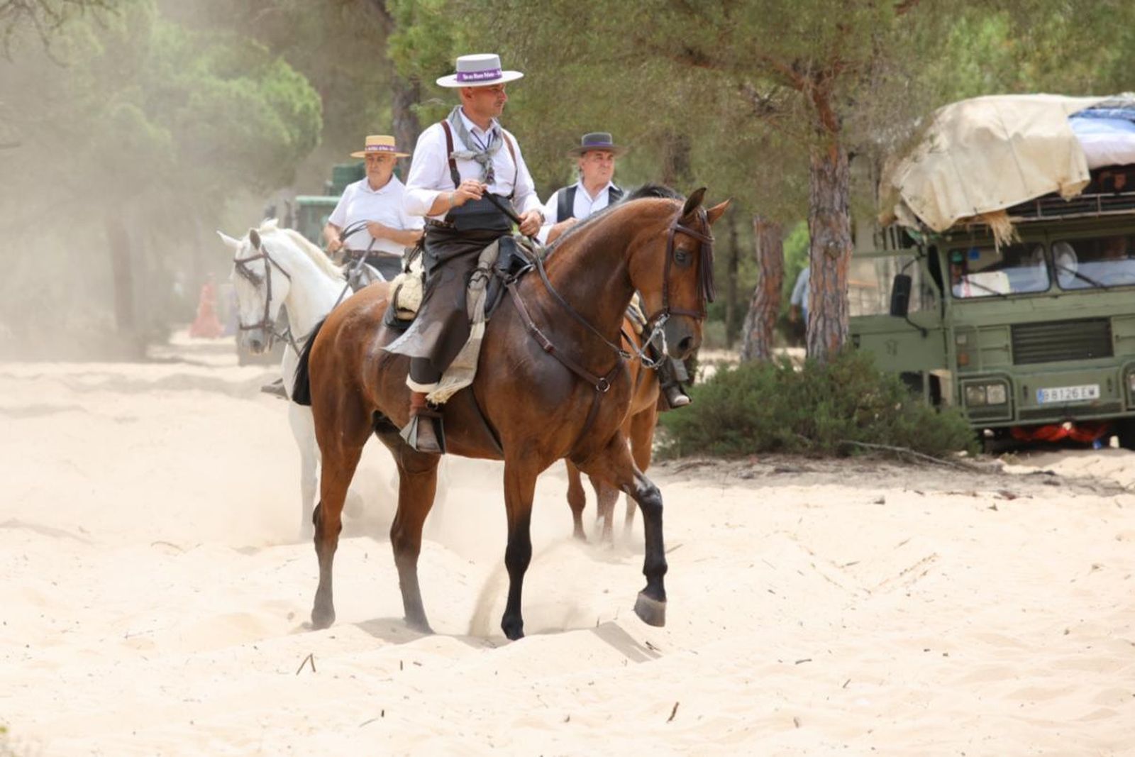 Imágenes de la Hermandad del Rocío de Jerez el jueves por el Coto