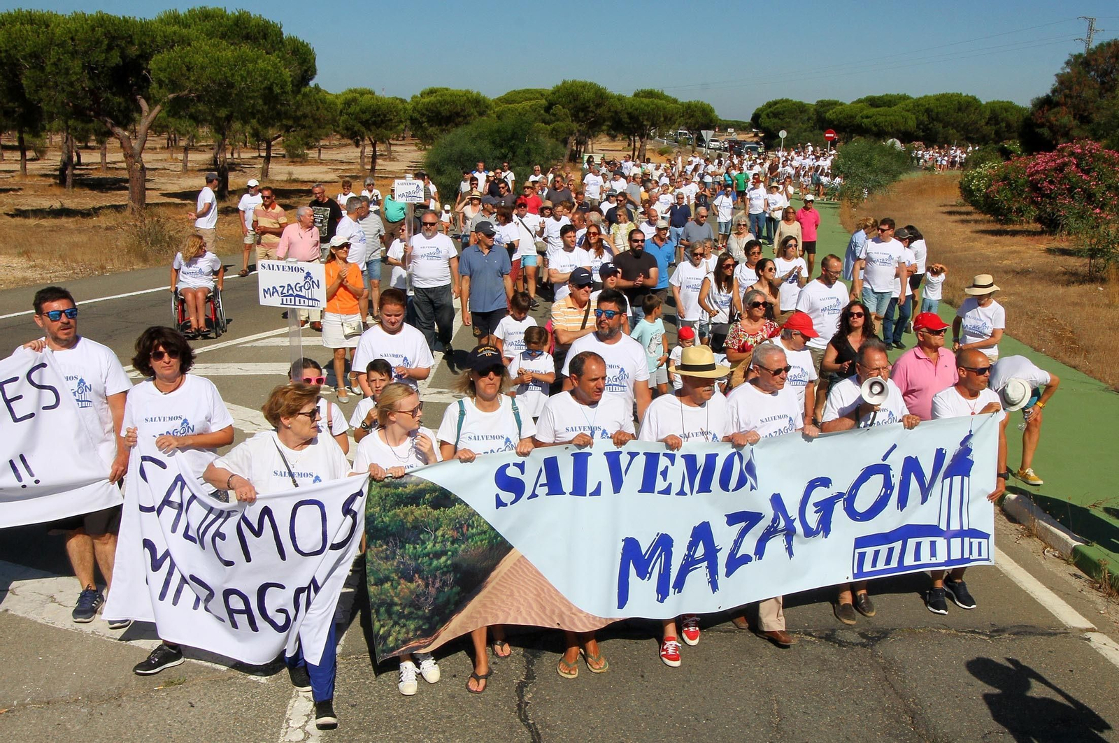 La manifestación "Salvemos Mazagón" en imágenes