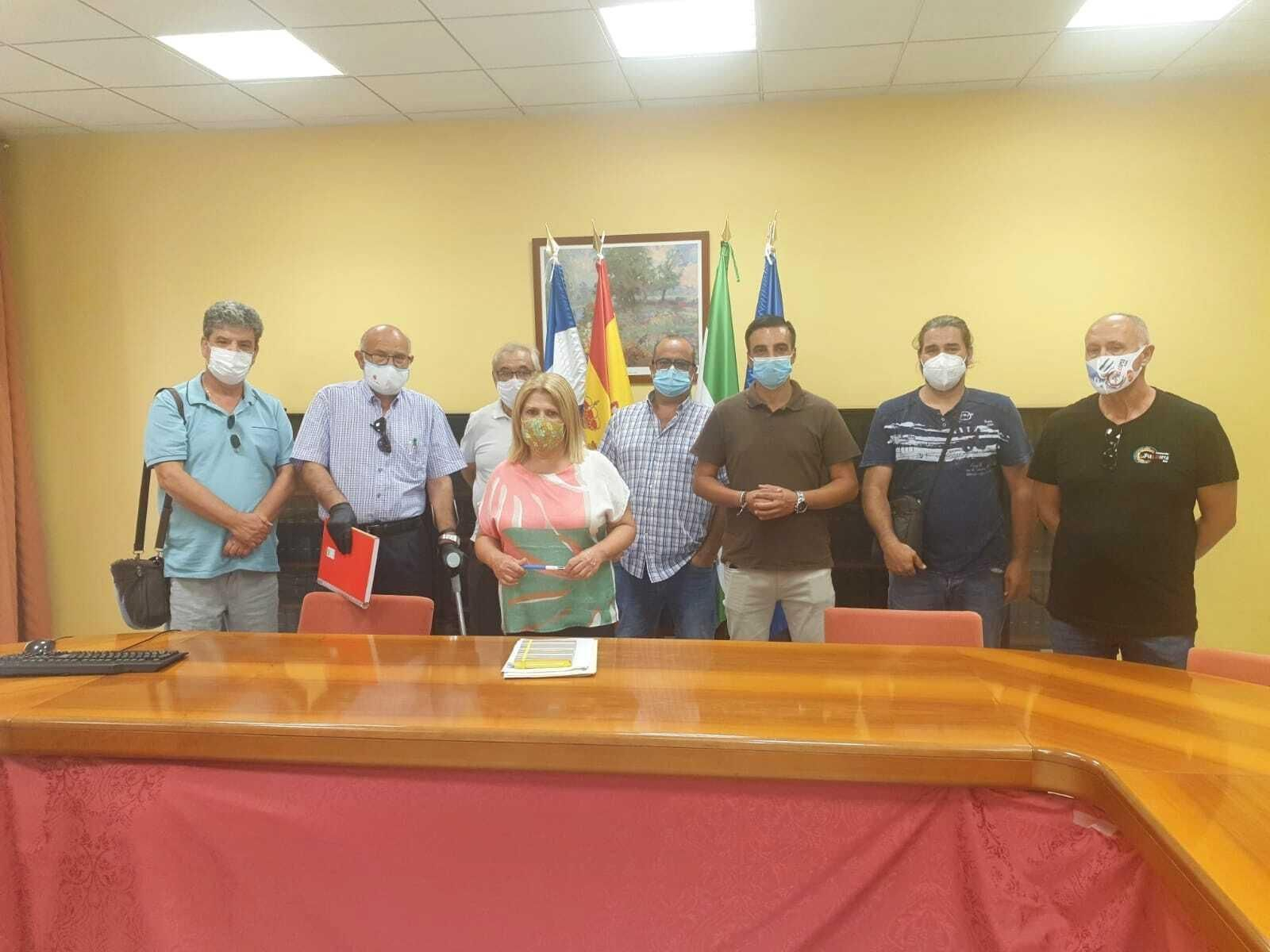 Miembros de La Plazoleta junto a Mamen Sánchez y José Antonio Díaz.