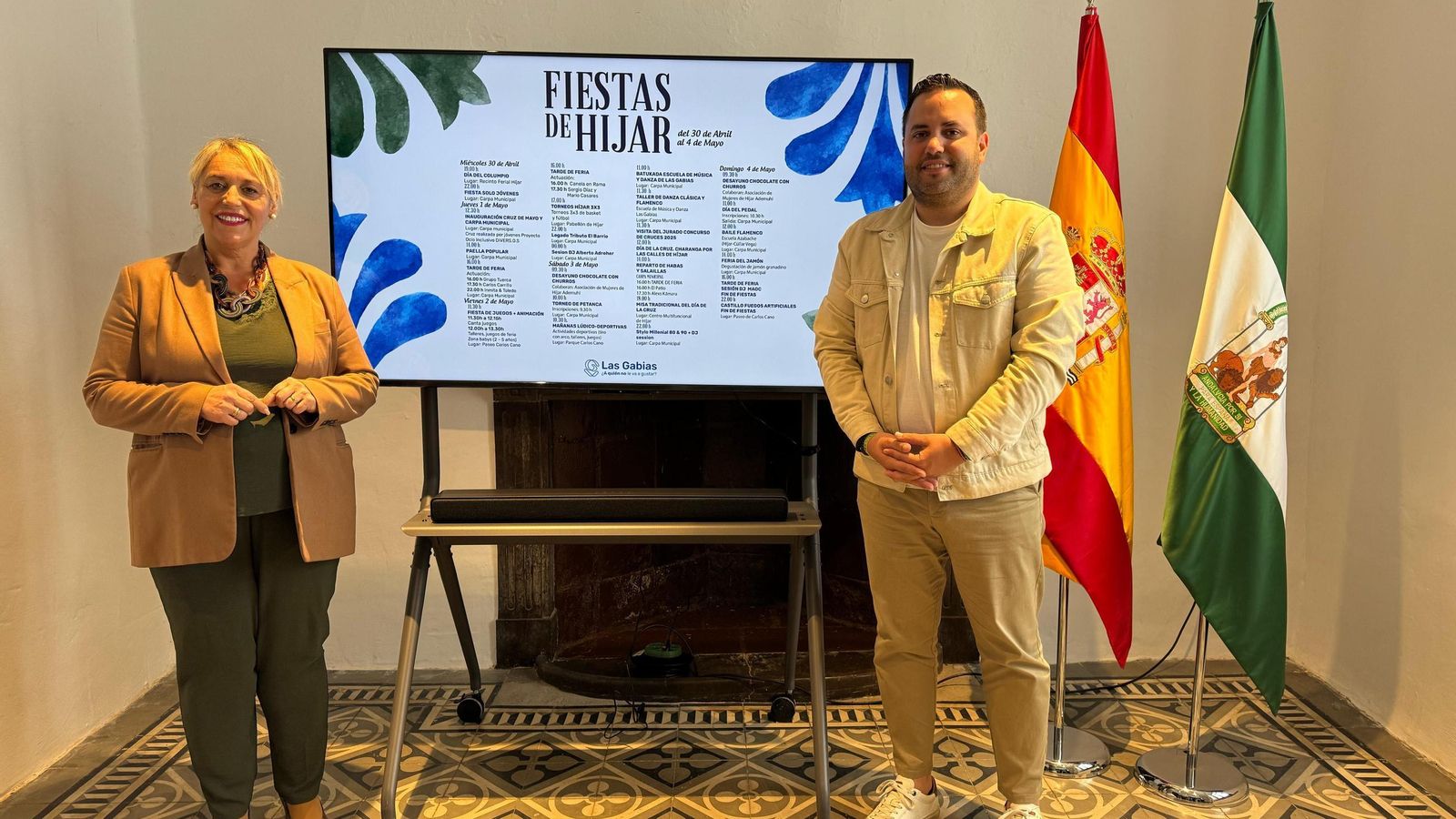 De izquierda a derecha, María Merinda Sádaba, alcaldesa de Las Gabias y  Javier Bravo, concejal delegado de Fiestas.