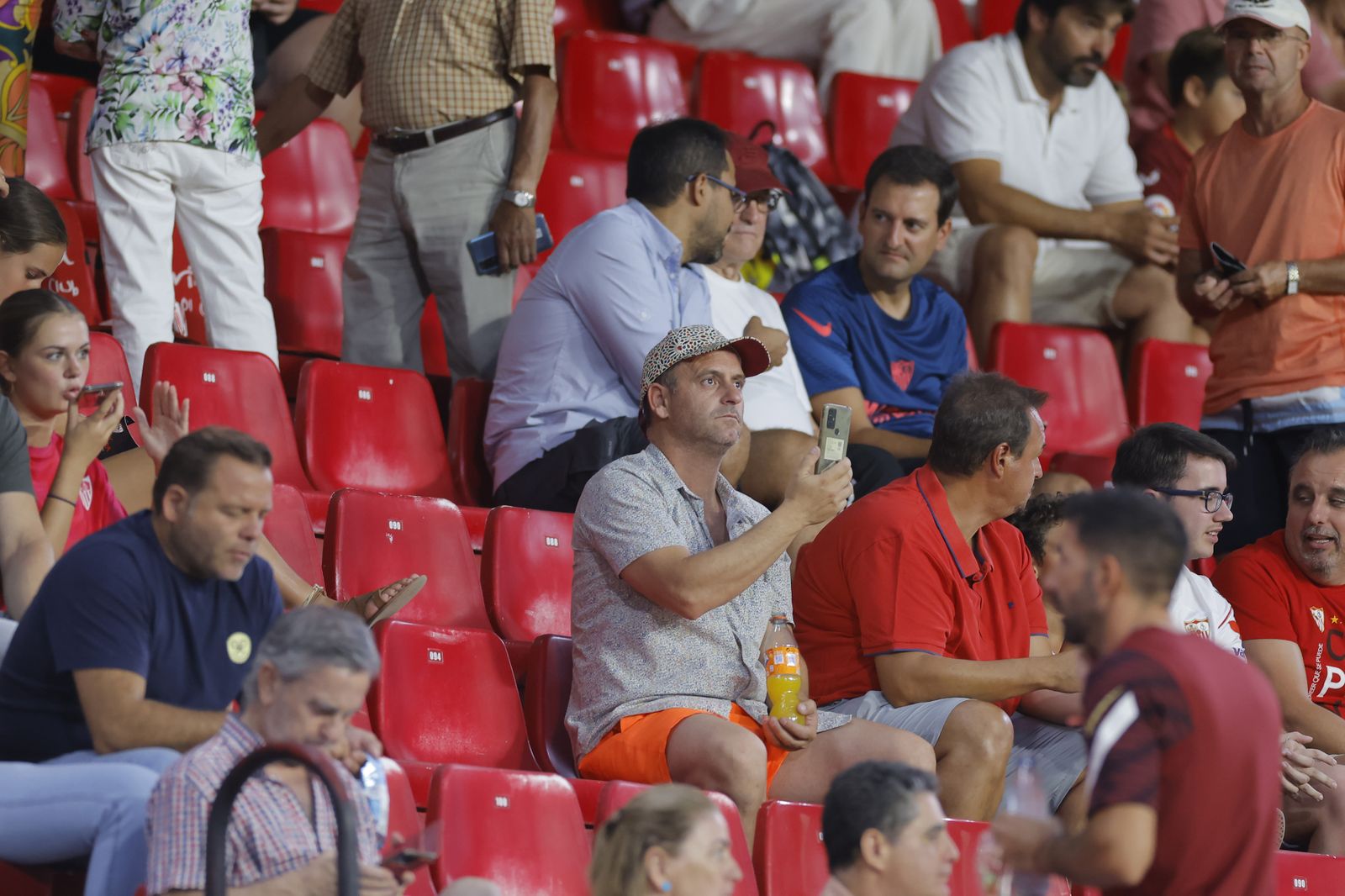 Búscate en las fotos del Sevilla fc-Girona