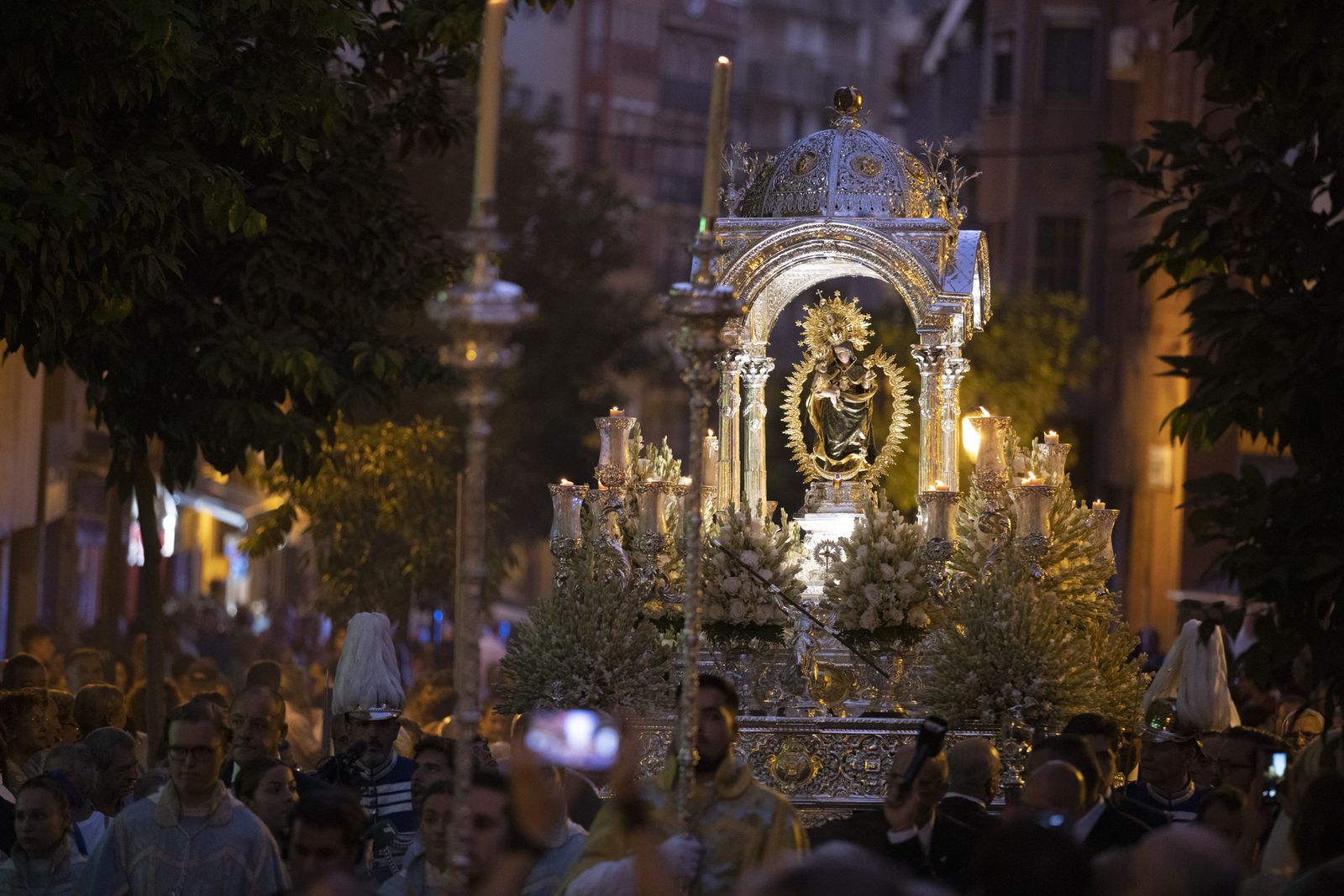 Imágenes de la procesión de la Virgen de la Cinta por el centro de la ciudad