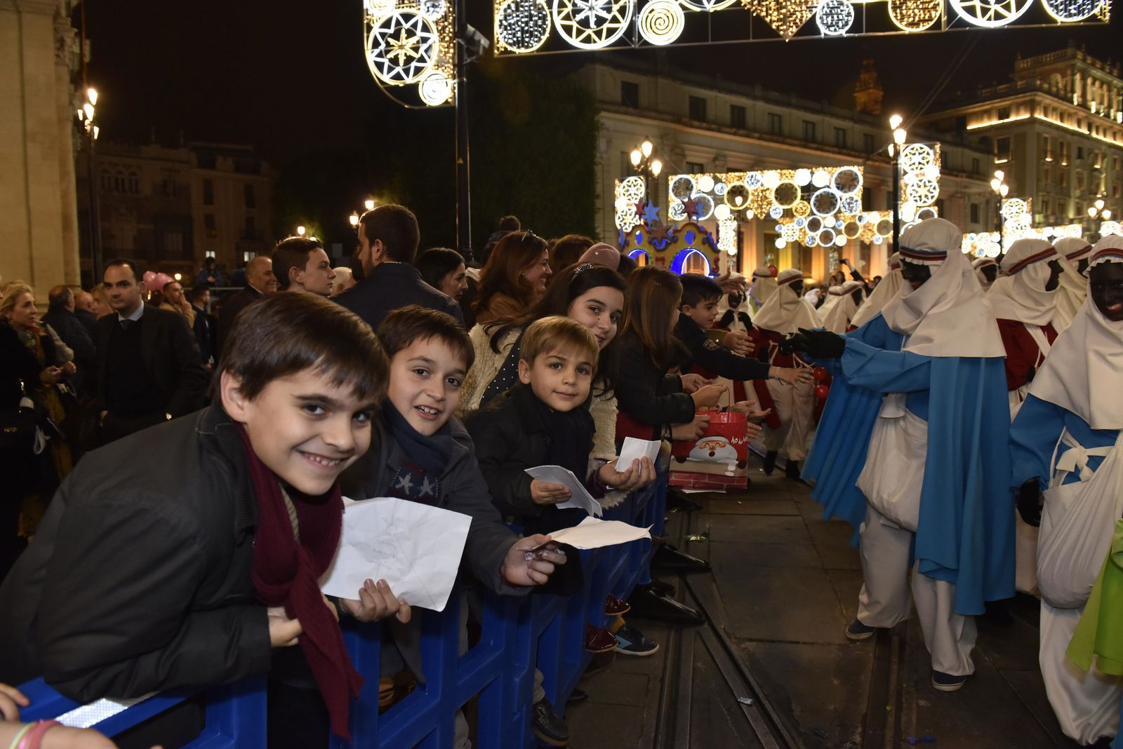 El Heraldo Real recorre las calles del centro