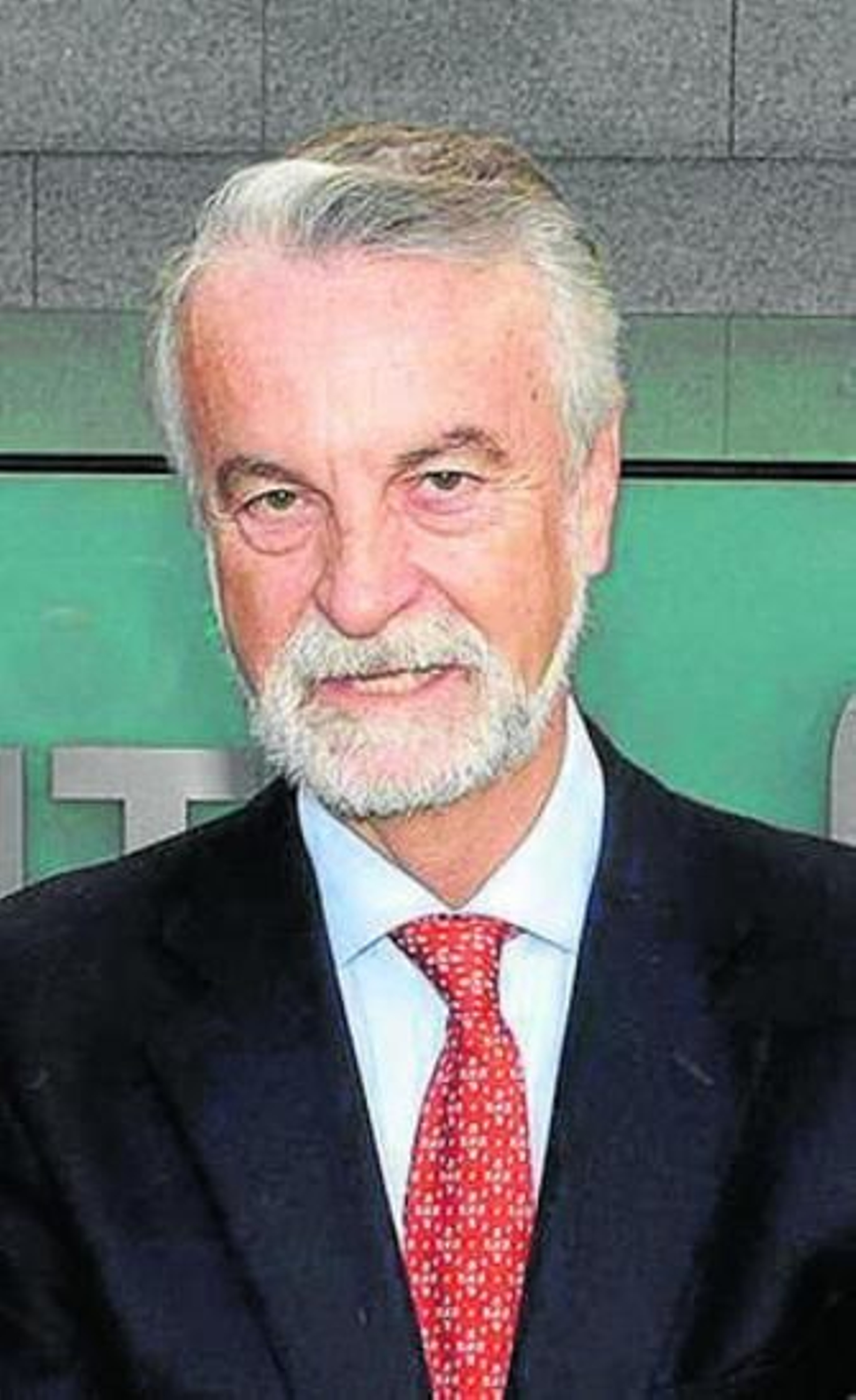 El equipo de Trujillo realiza una compleja operación de neurocirugía