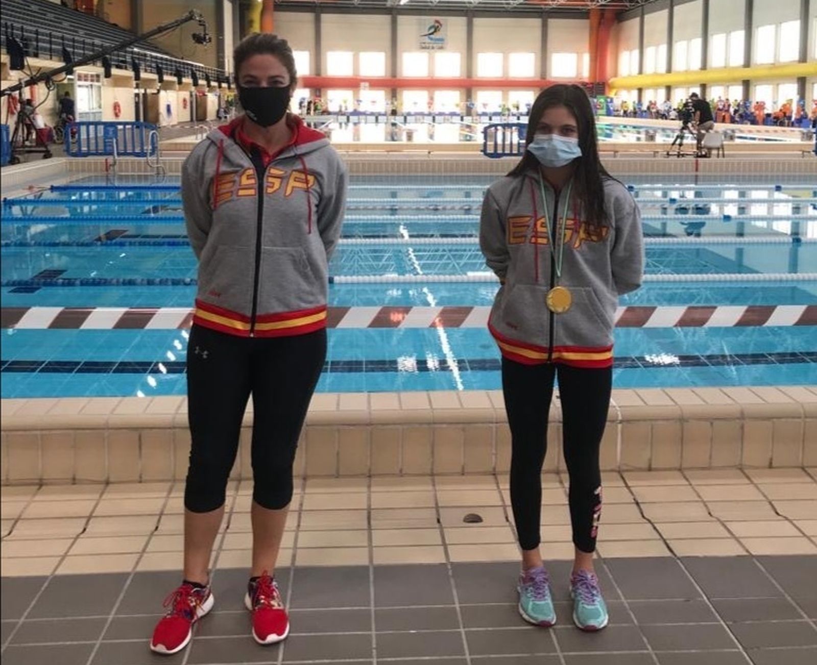 Anastasiya Dmytriv (derecha).