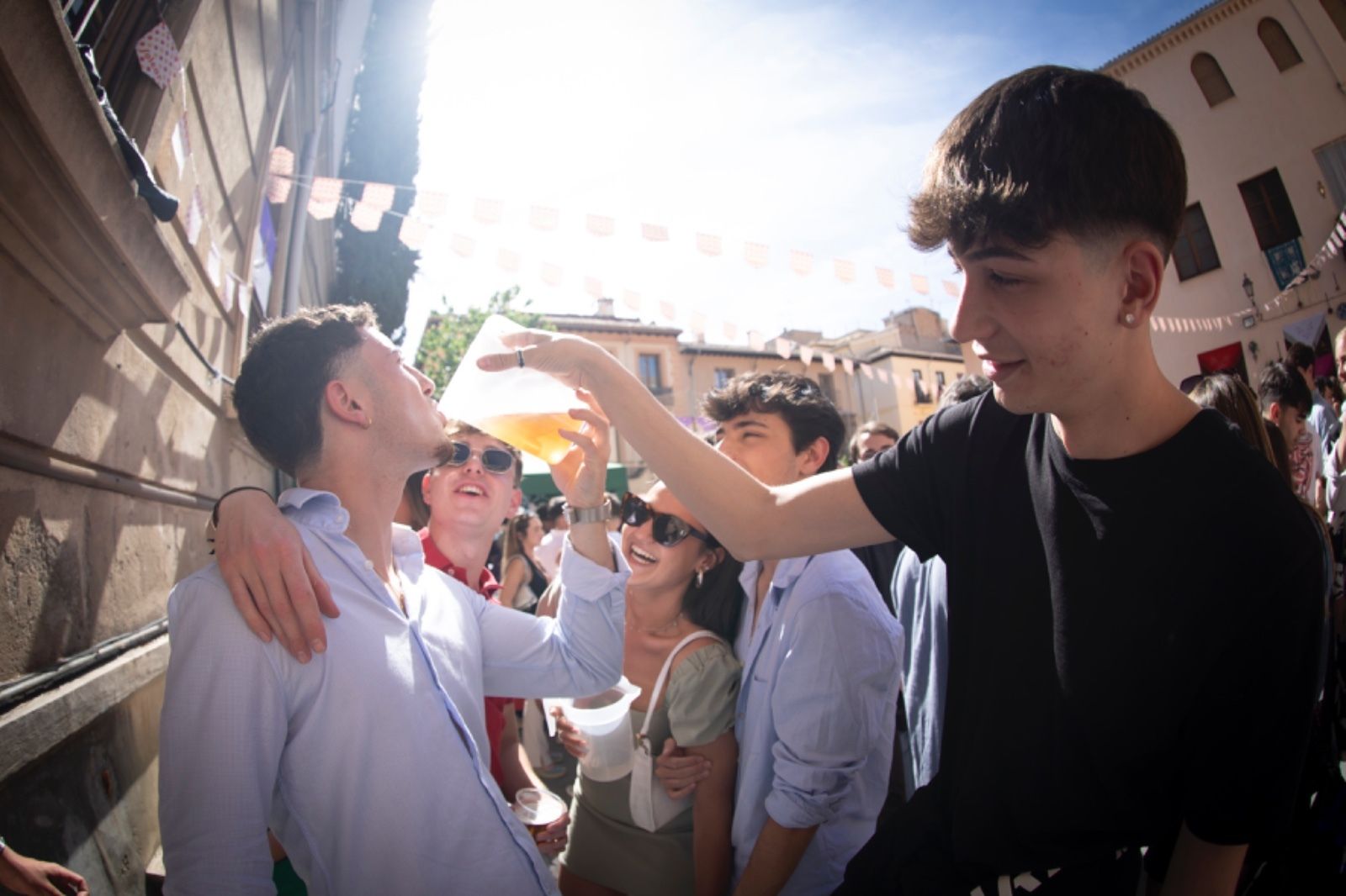 Los mejores momentos del primer día de Cruces en Granada en fotos
