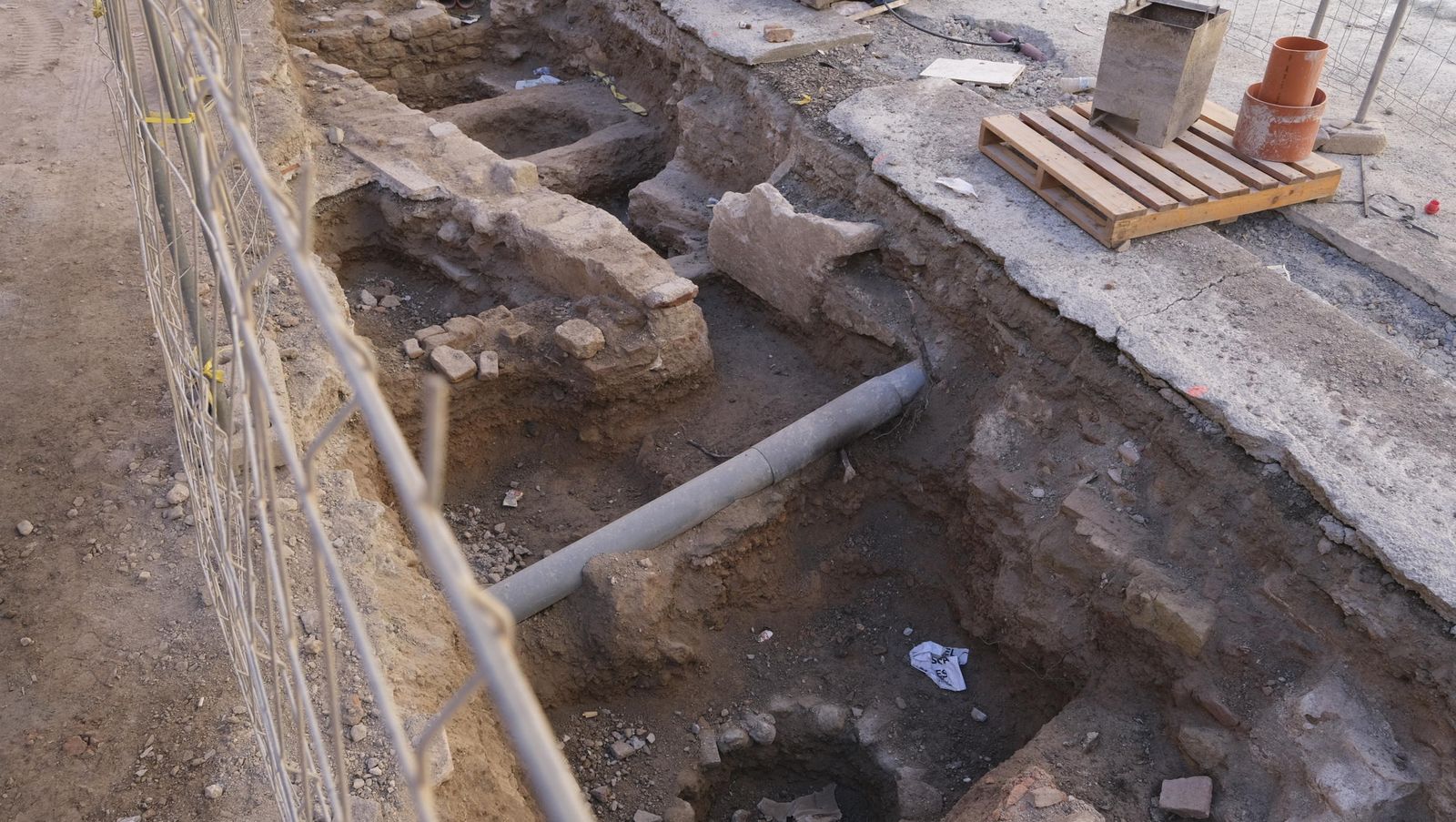 Restos arqueológicos descubiertos en las obras de contenedores