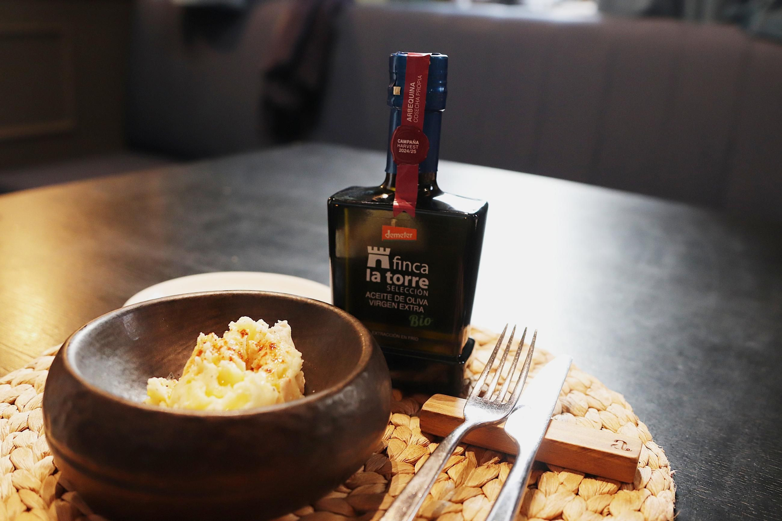 La ensaladilla de salchicha de aguardiente de Lalola con AOVE arbequina de Finca La Torre.