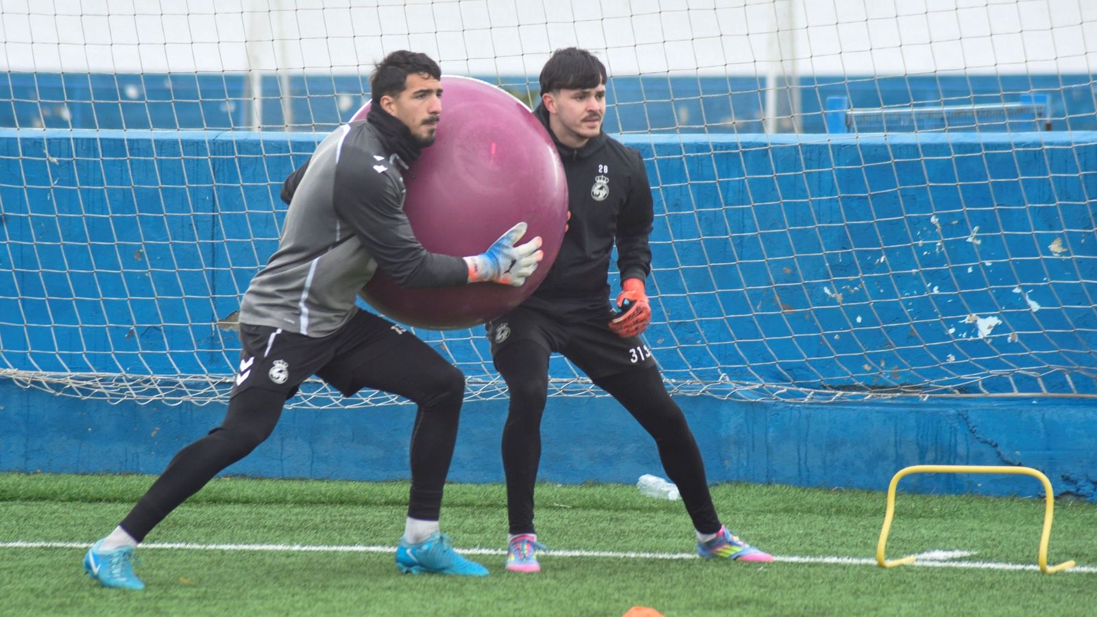 Los porteros Brian Mahugo y Álex Orozco, titular y suplente hoy