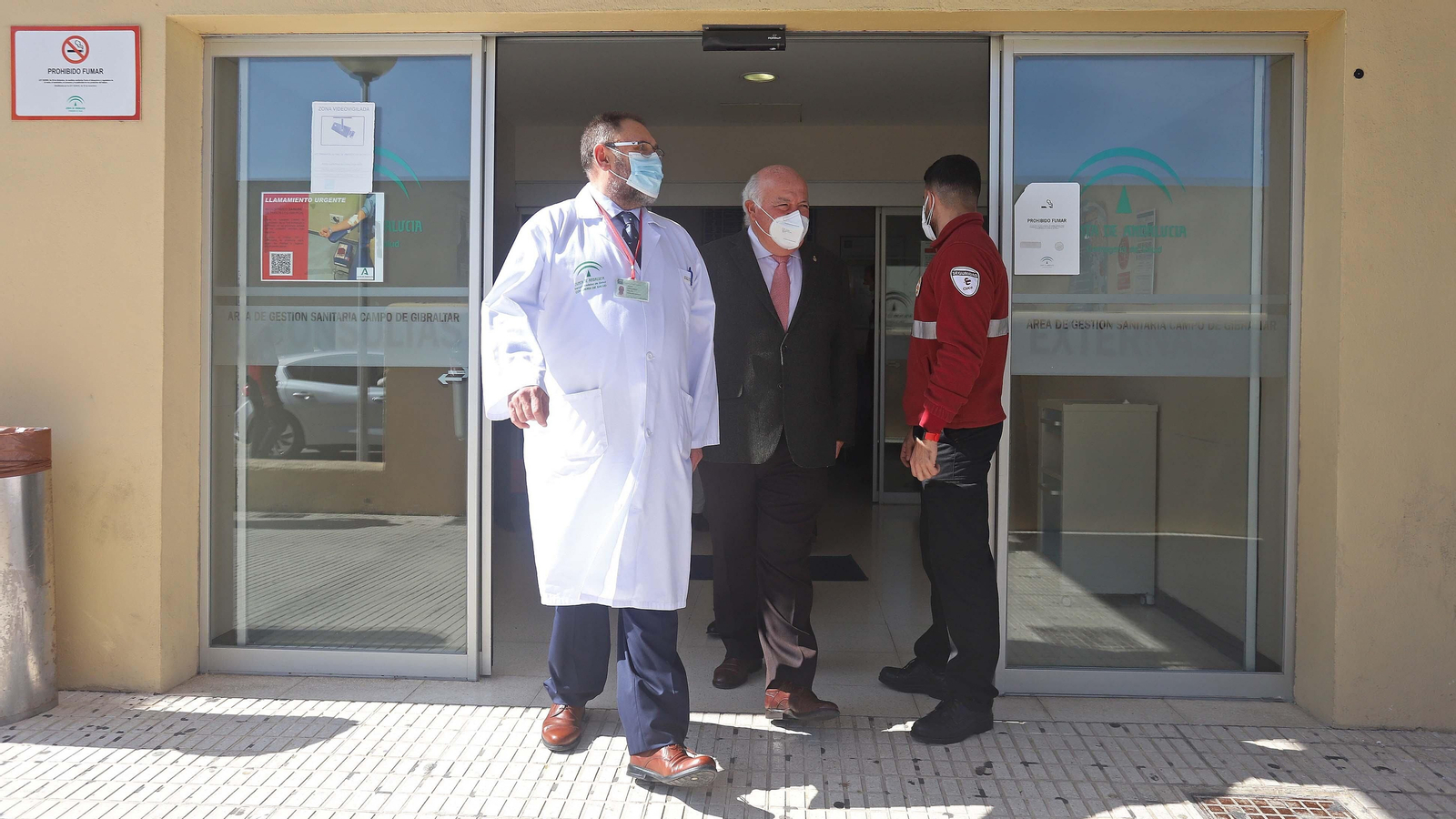 Visita de Jesús Aguirre al hospital Punta Europa en Algeciras