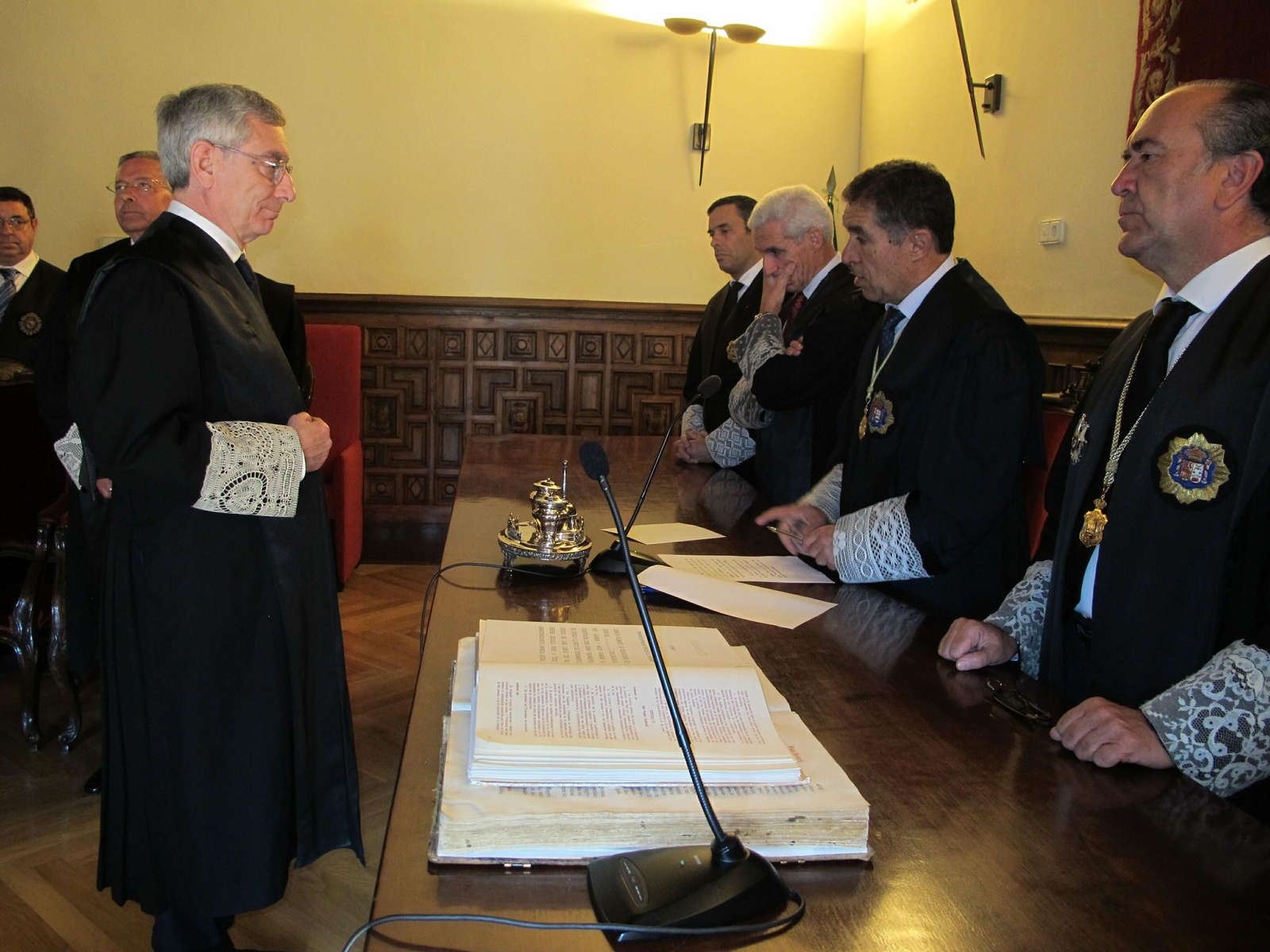 José  Manuel de Paúl Velasco toma posesión como magistrado del TSJA