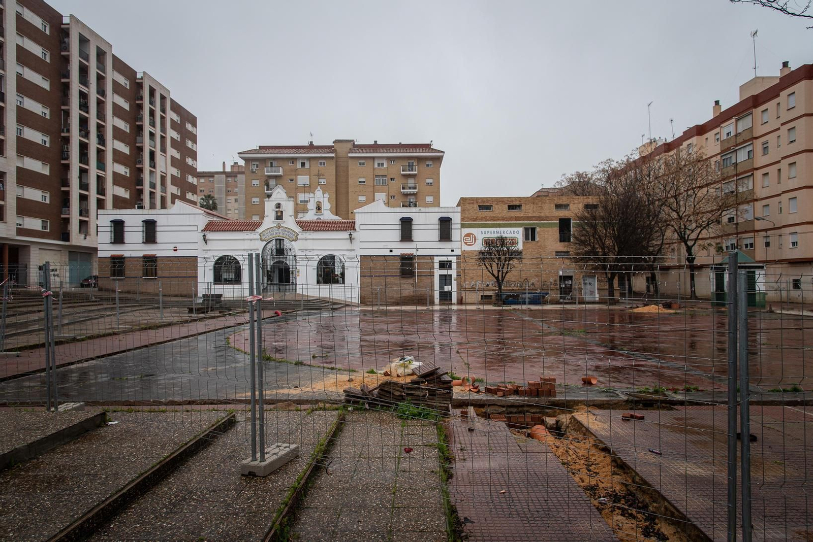 La zona donde se ubicará el mercado ya se encuentra perimetrada.