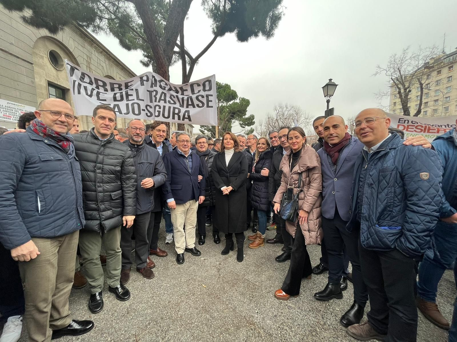 El PP de Almería, en la concentración.