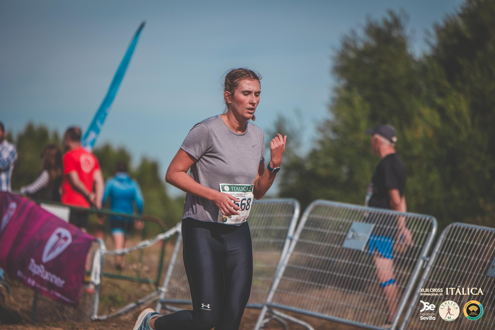 Búscate en las fotos del Cross de Itálica 2025 | 1