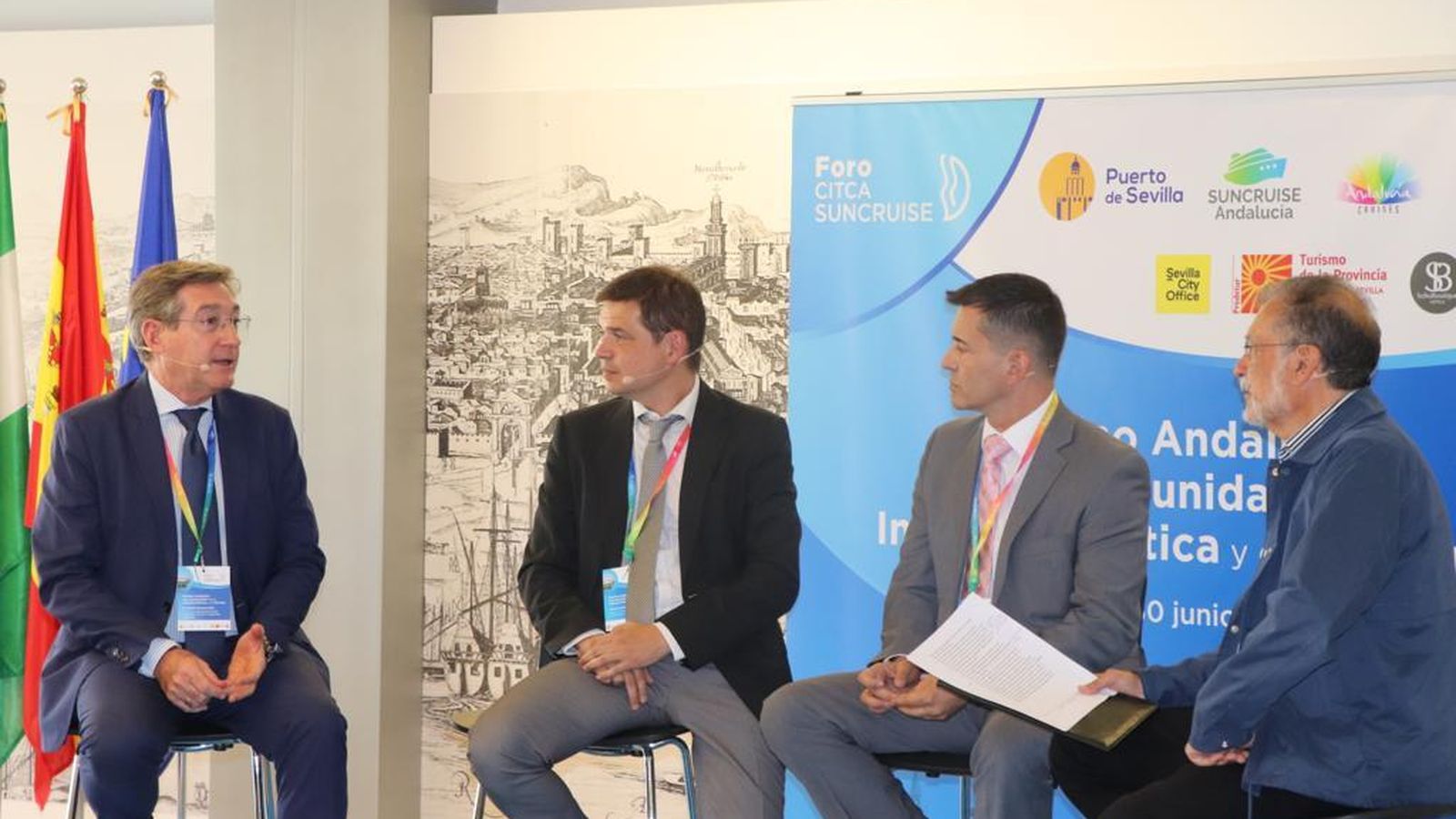 Imagen de uno de los debates moderados por el presidente del puerto de Sevilla, Rafael Carmona