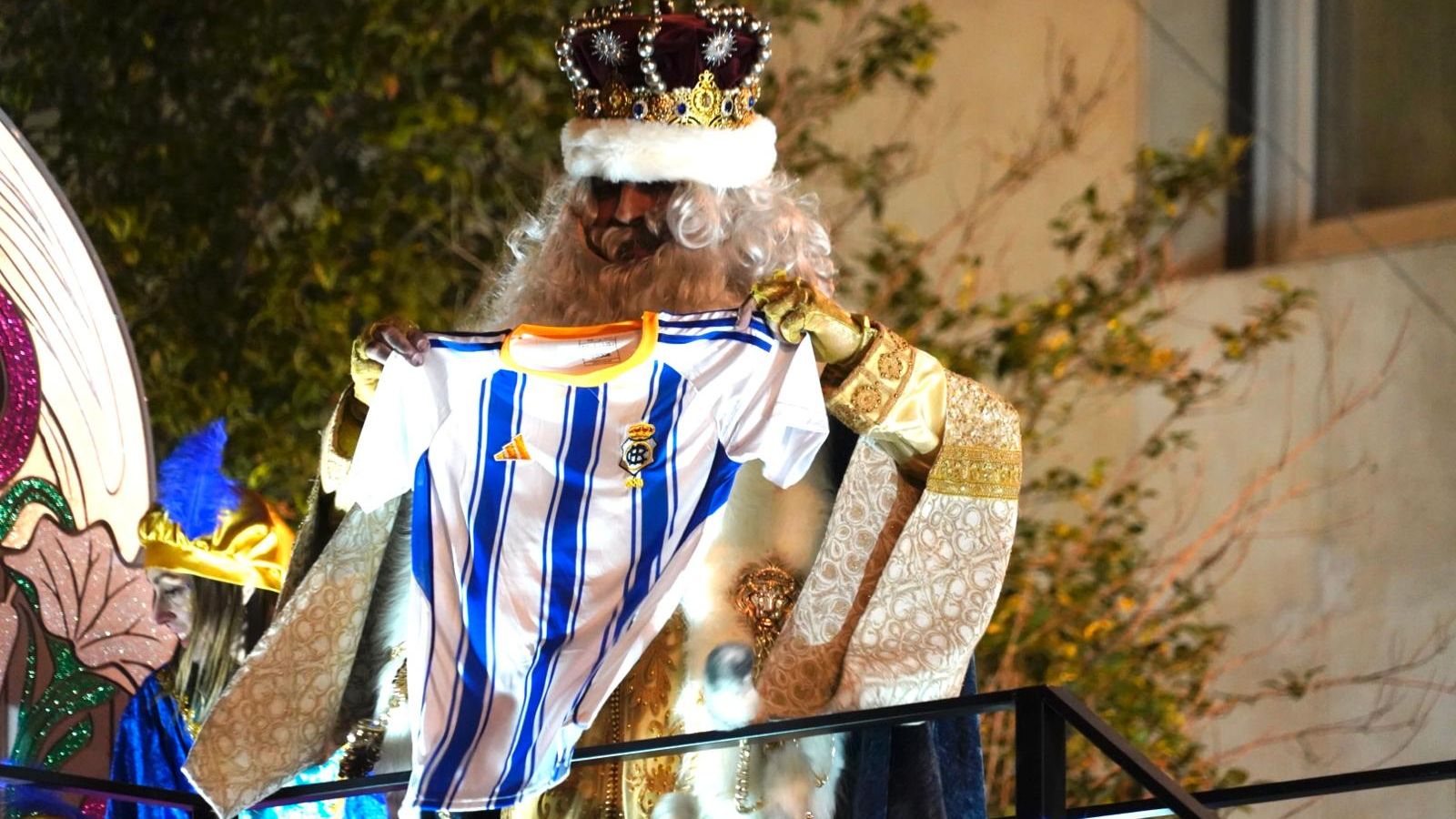 El rey con la camiseta del Recre