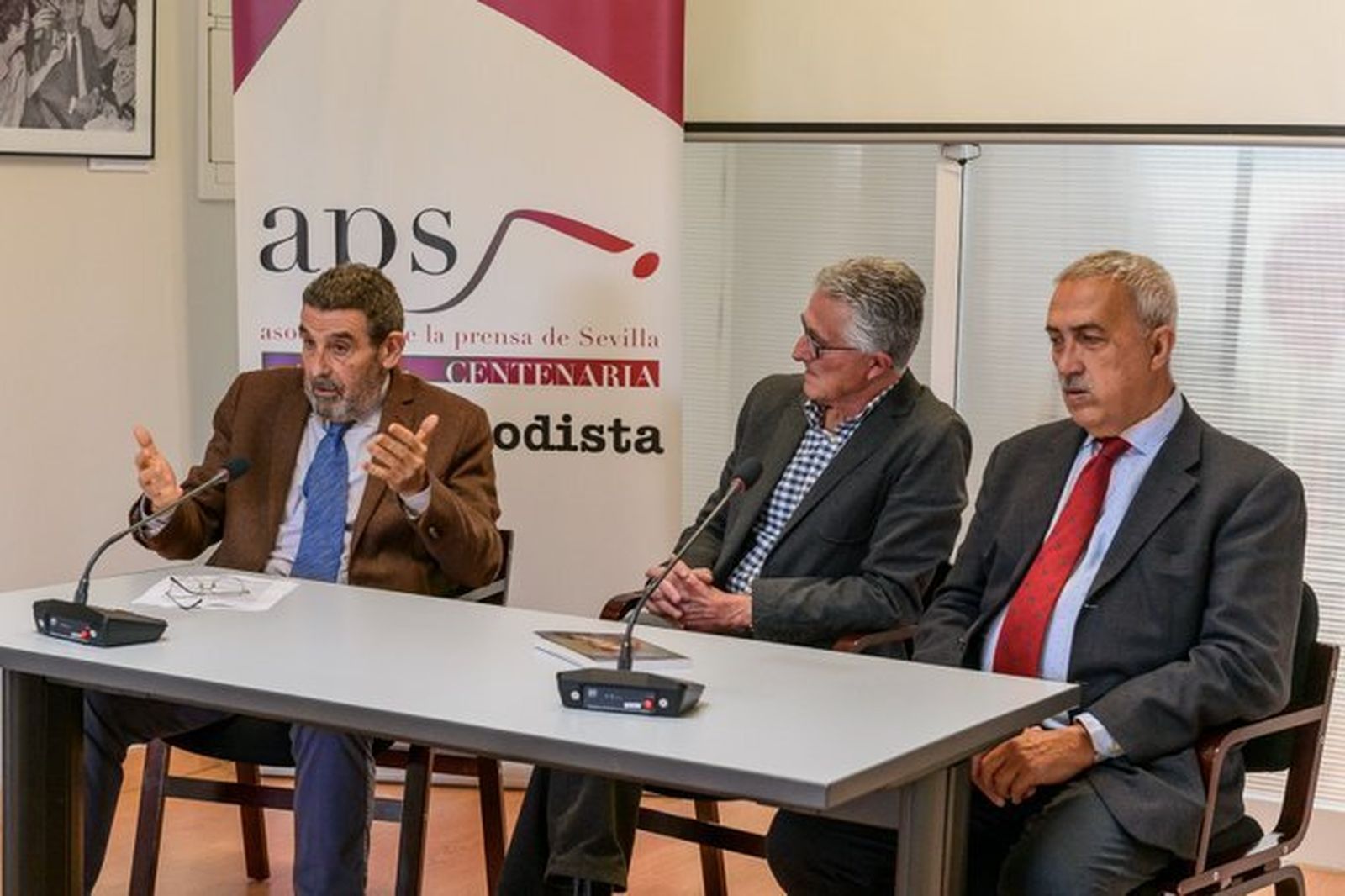 Francisco Gallardo, Rafael Rodríguez y Santiago Sánchez Traver en la presentación.