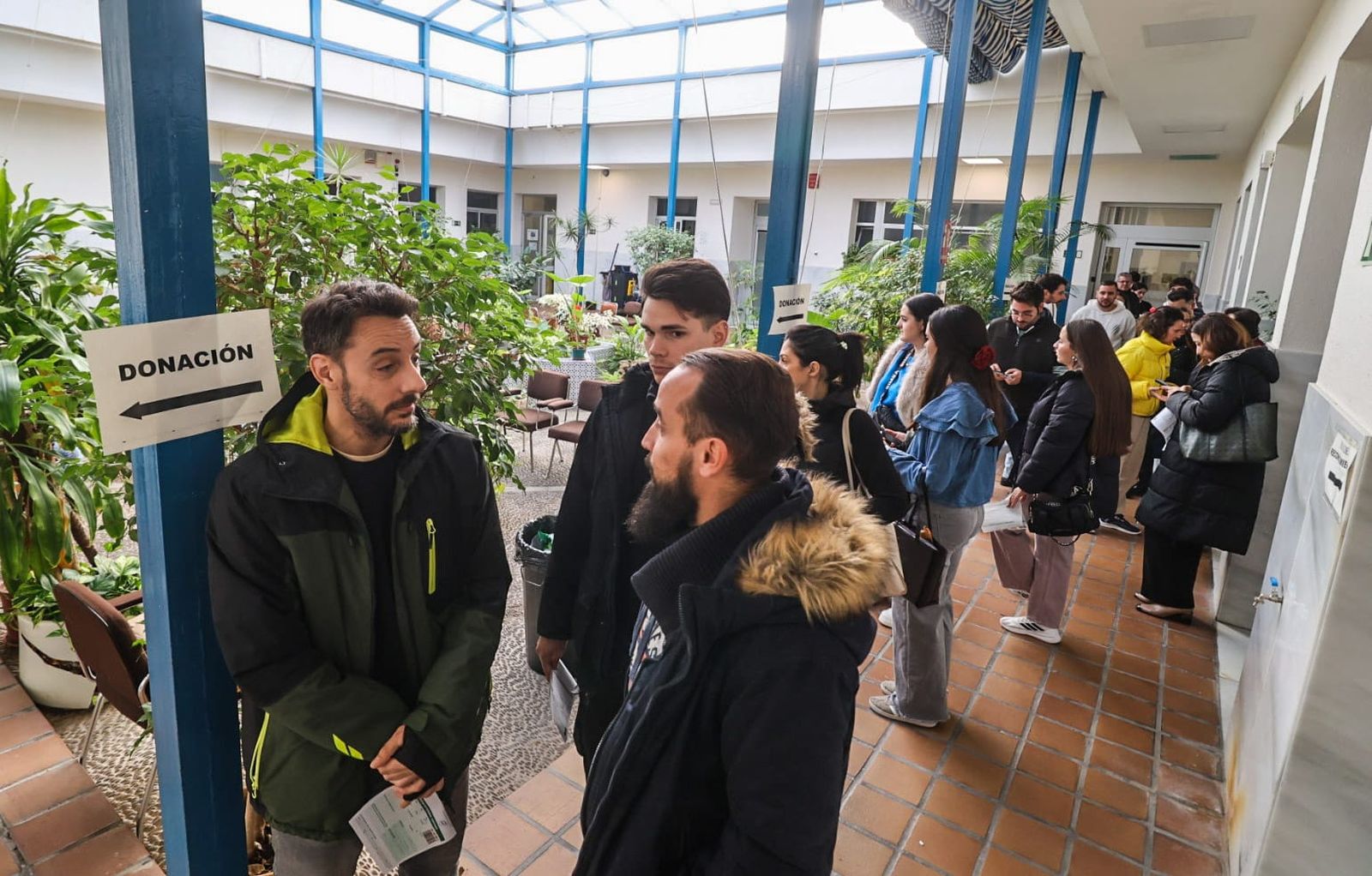 Las imágenes de las largas colas en el Centro de Transfusión para donar sangre en Córdoba
