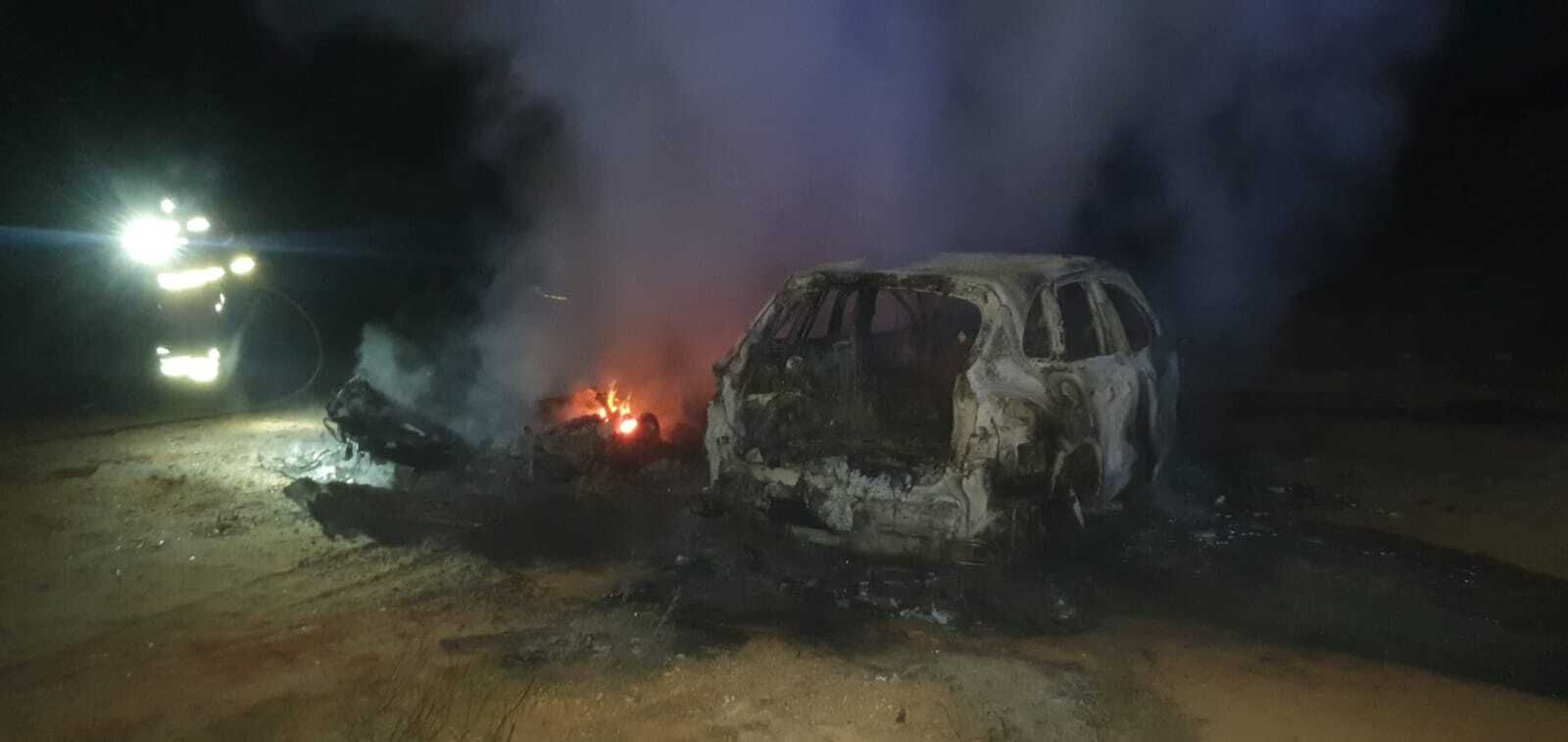 Los vehículos han quedado totalmente calcinados