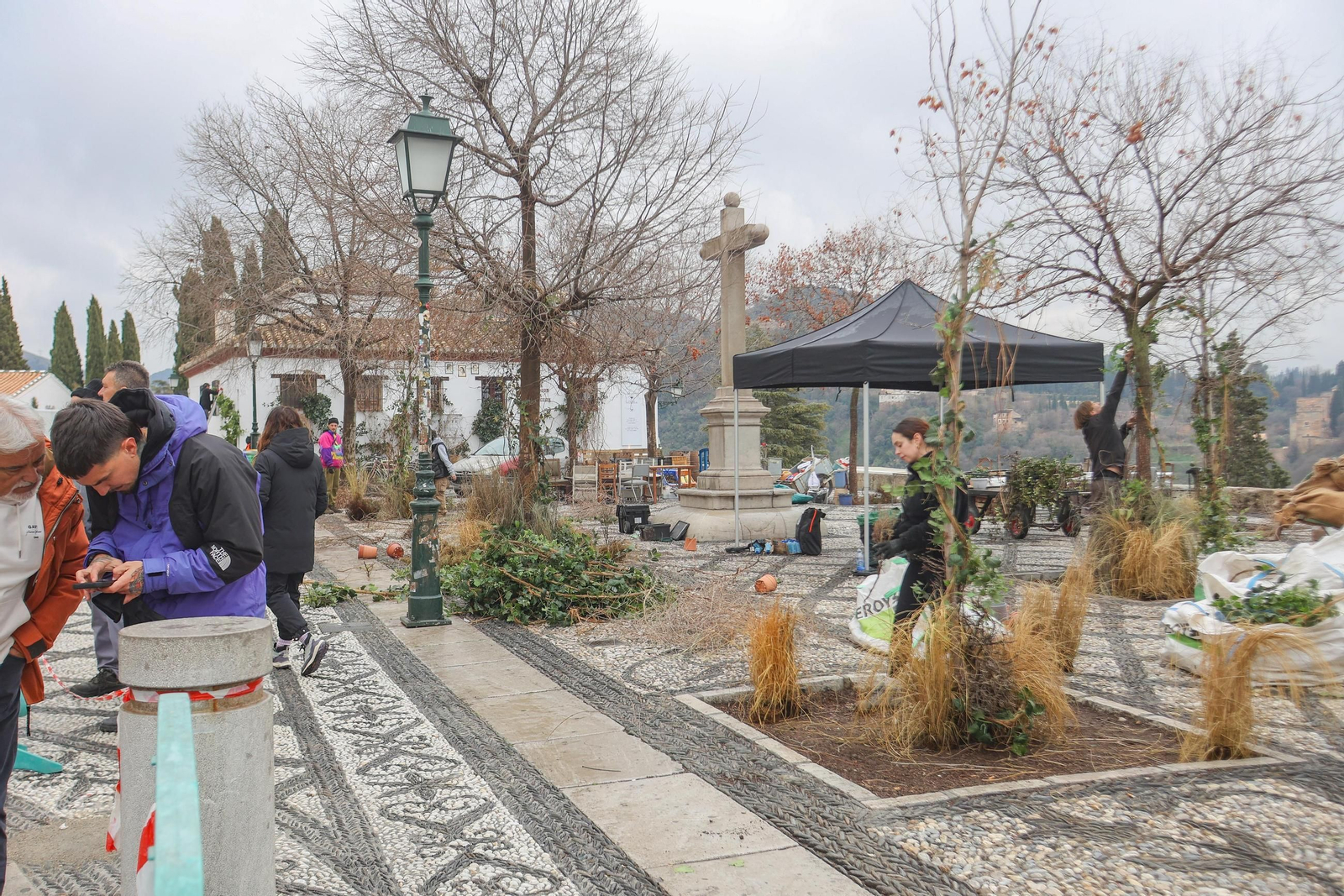 Así se está preparando el Albaicín para el rodaje de 'The Walking Dead': las imágenes