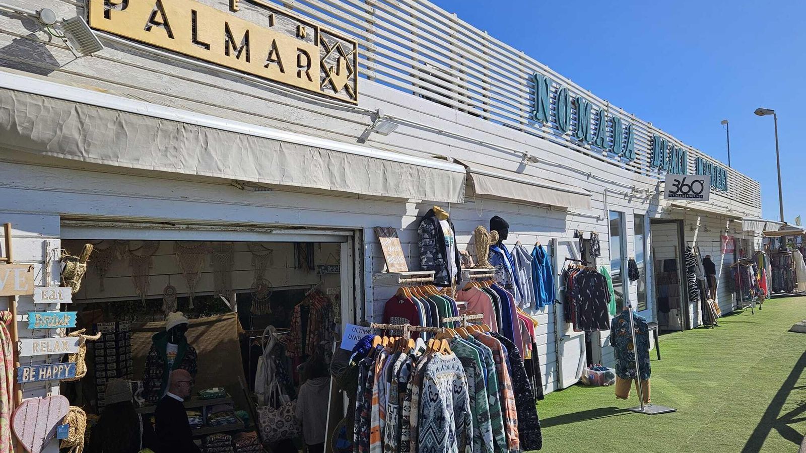 Exterior del Mercado Nómada