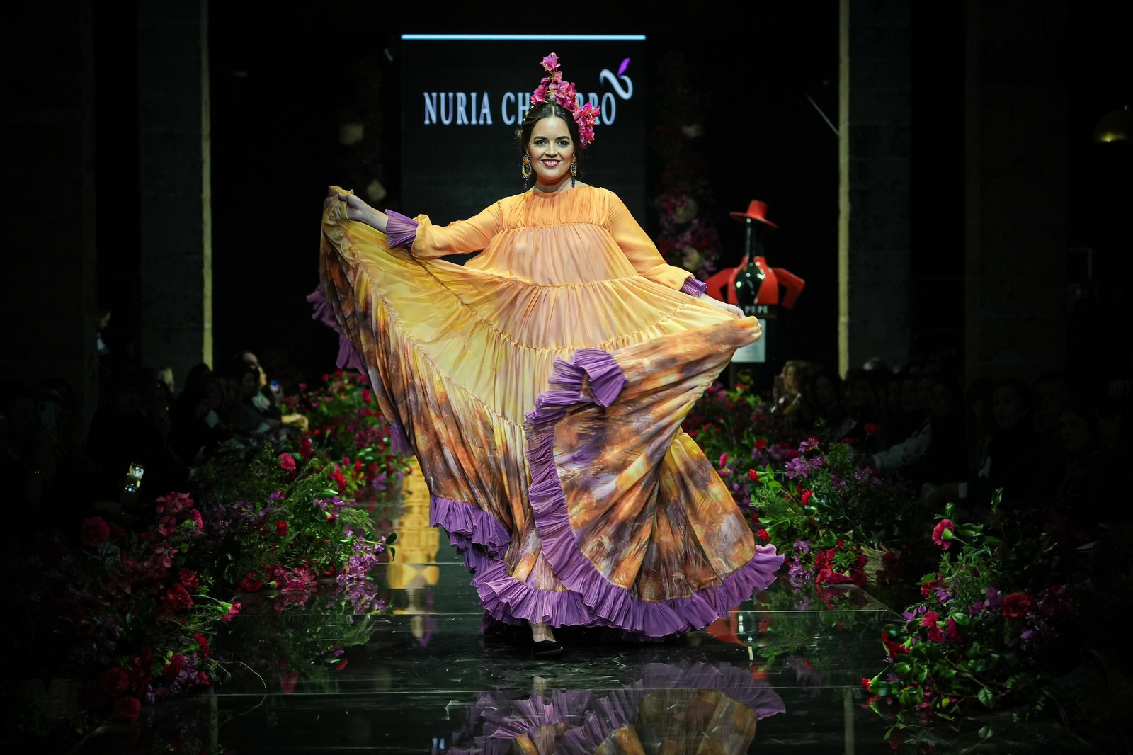 Una modelo durante el desfile de Nuria Chaparro.