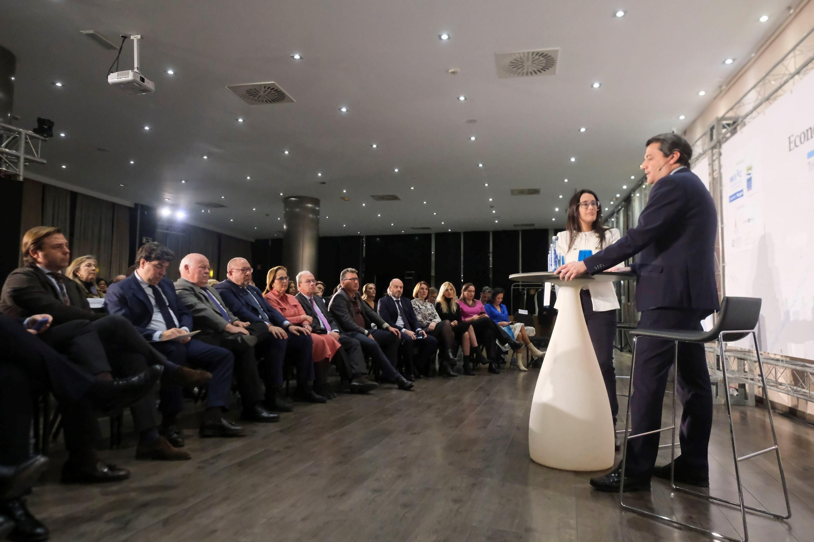 El foro Economía y Sociedad de Asfaco con el alcalde de Córdoba, en imágenes