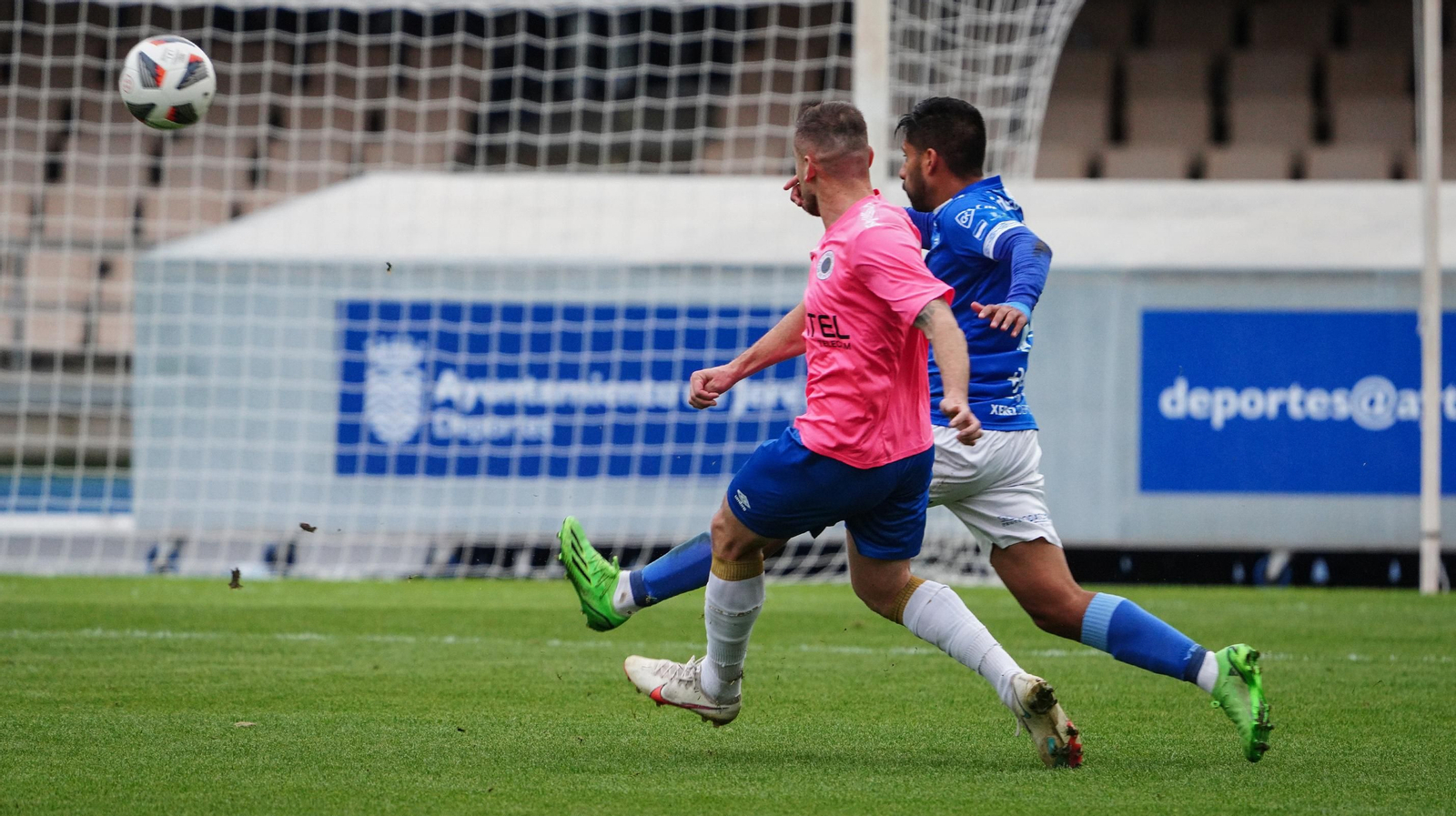 Victoria del Xerez DFC ante el Vélez Cf (2-0)