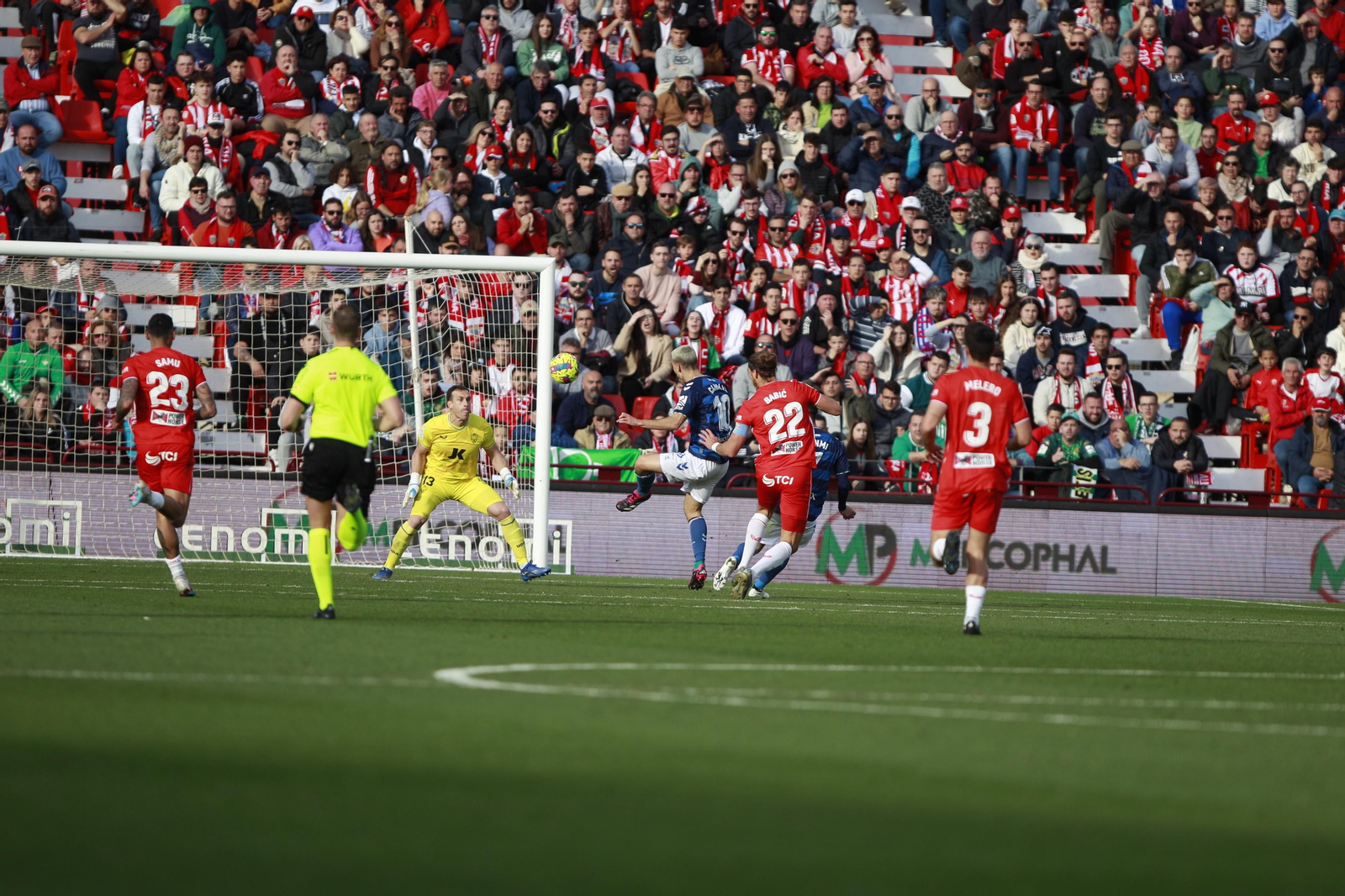 Imágenes del partido de fútbol U.D. Almería-Real Betis Balompié
