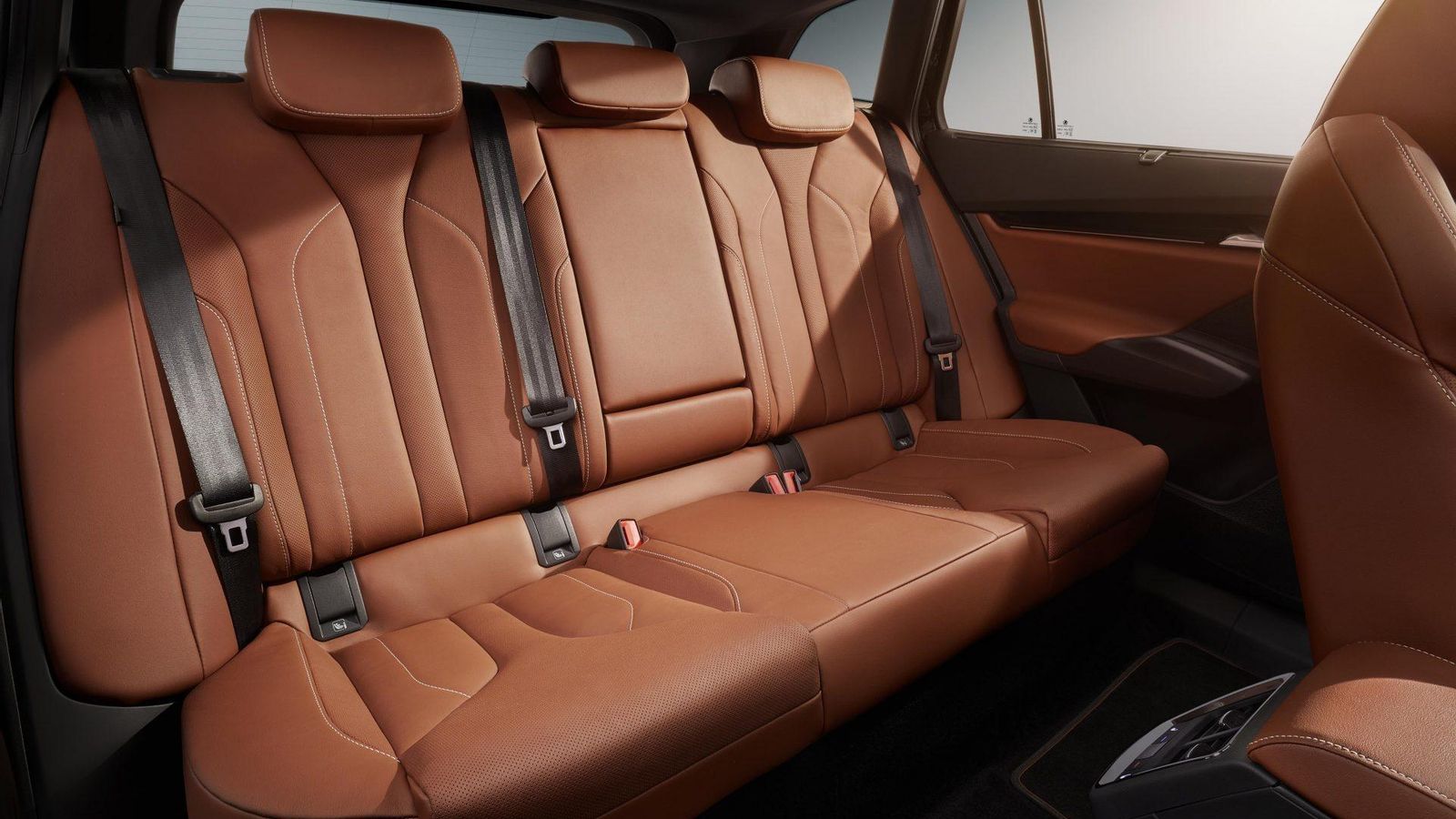 No tienen regulación longitudinal estos asientos traseros, pero sus ocupantes disfrutarán -además de un suelo plano- de una enorme altura y espacio longitudinal considerable.