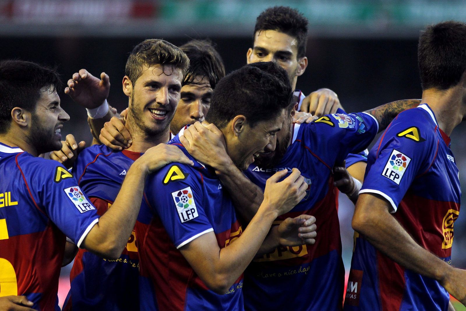 Fidel, superviviente de aquel Betis-Elche de 2013, celebra su gol.