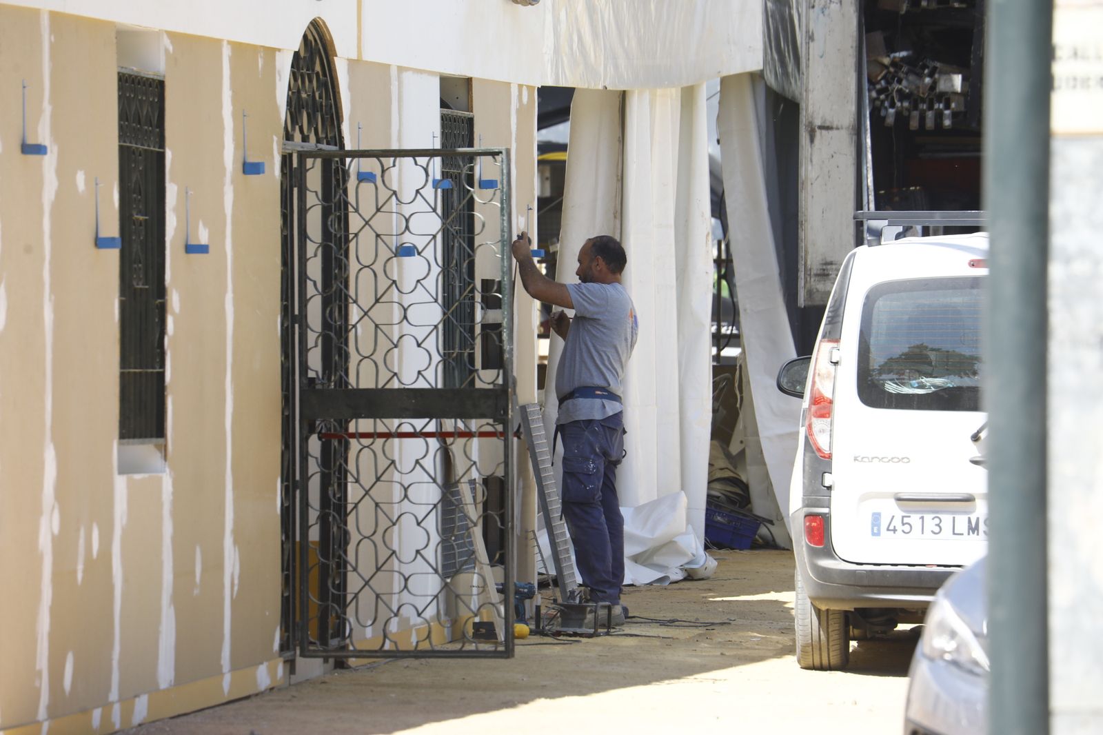 Un recorrido en imágenes por El Arenal a horas de que comience la Feria de Córdoba