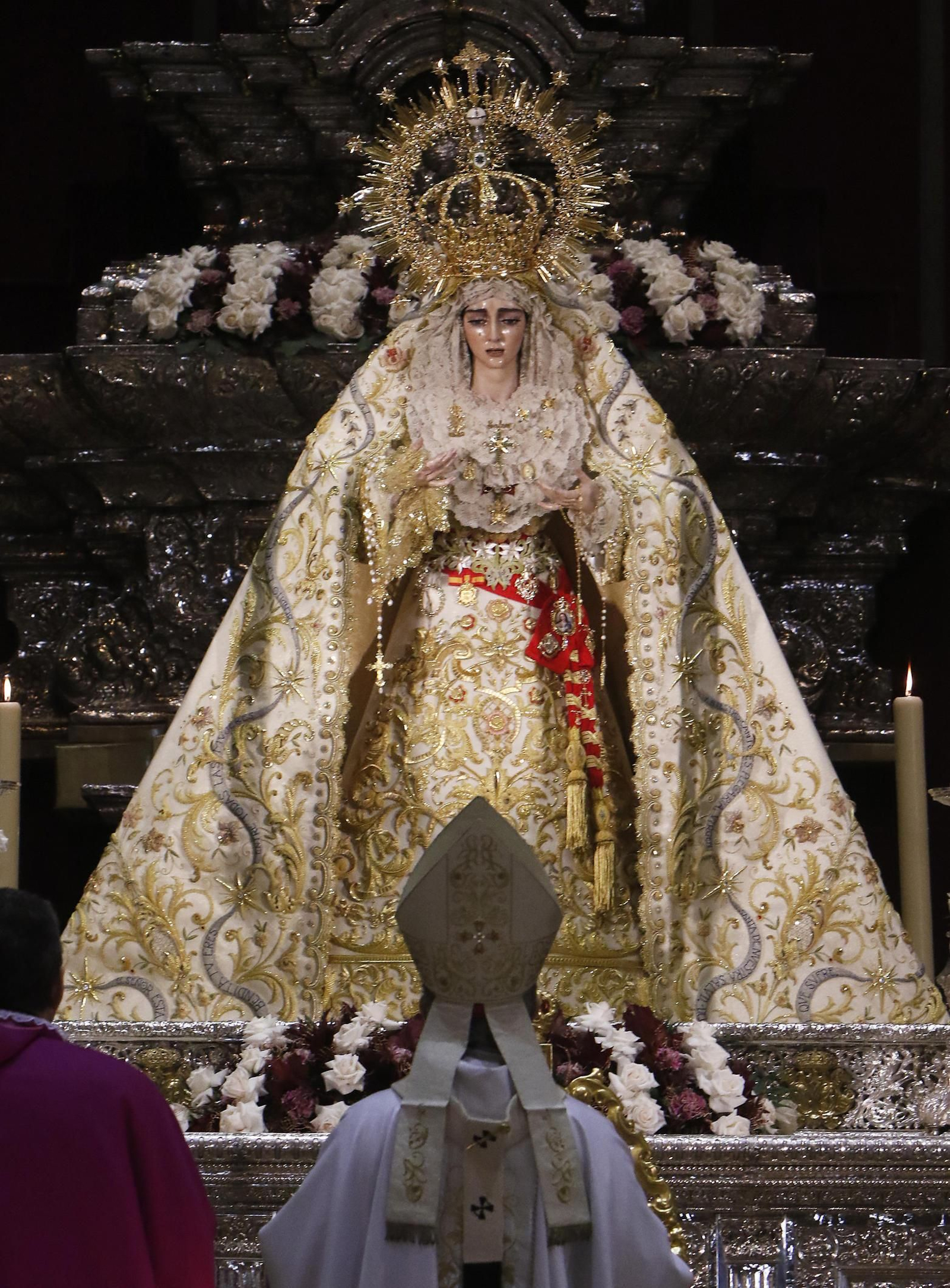 La coronación y el regreso de la Virgen de la Salud, en imágenes