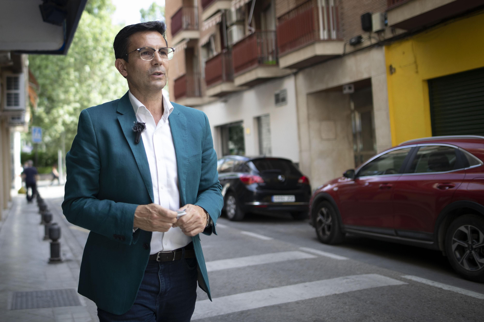 El paseo con Paco Cuenca, candidato del PSOE a la Alcaldía de Granada, en imágenes