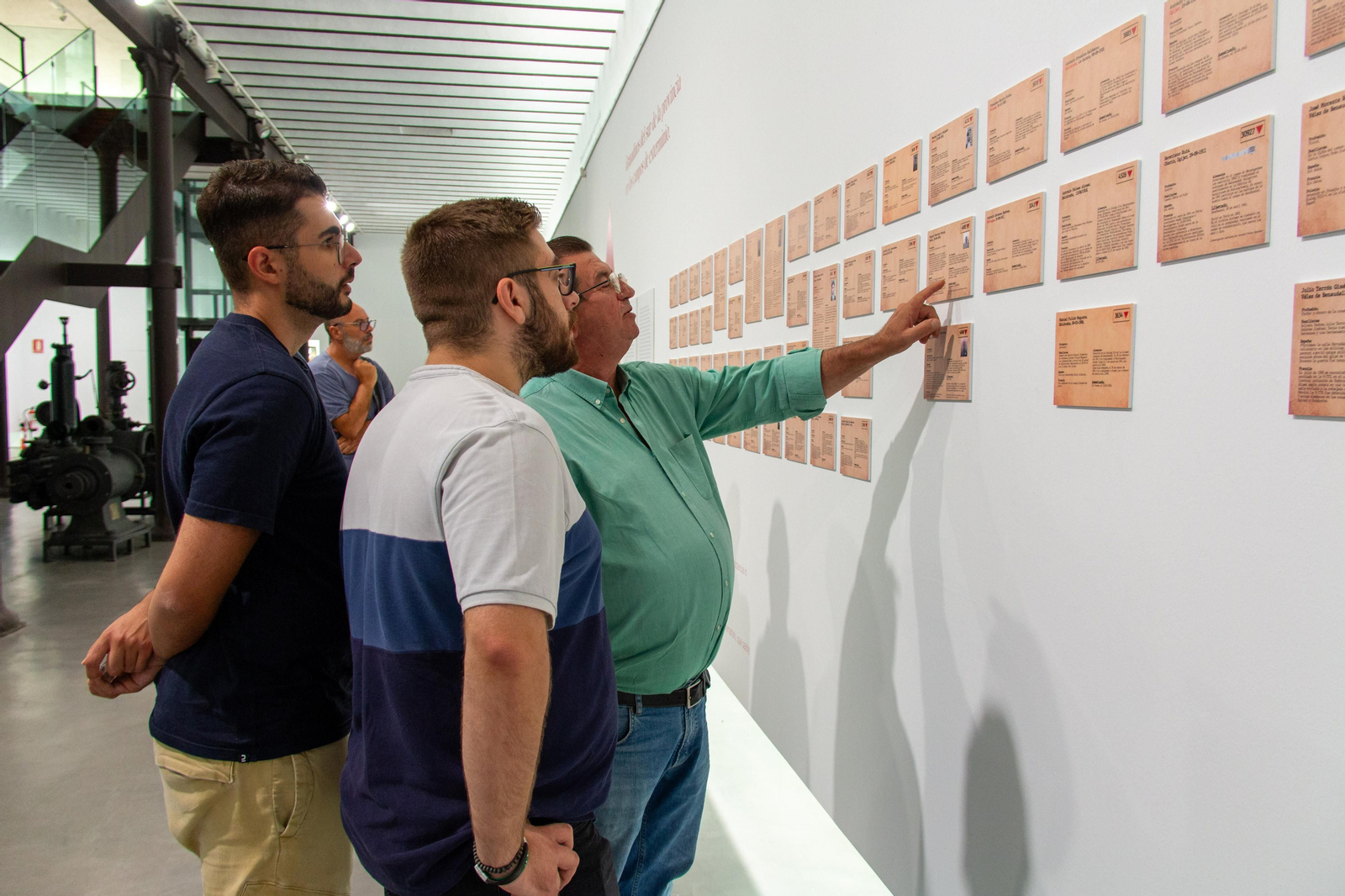 Así es la exposición que recupera la memoria de los granadinos del sur de la provincia