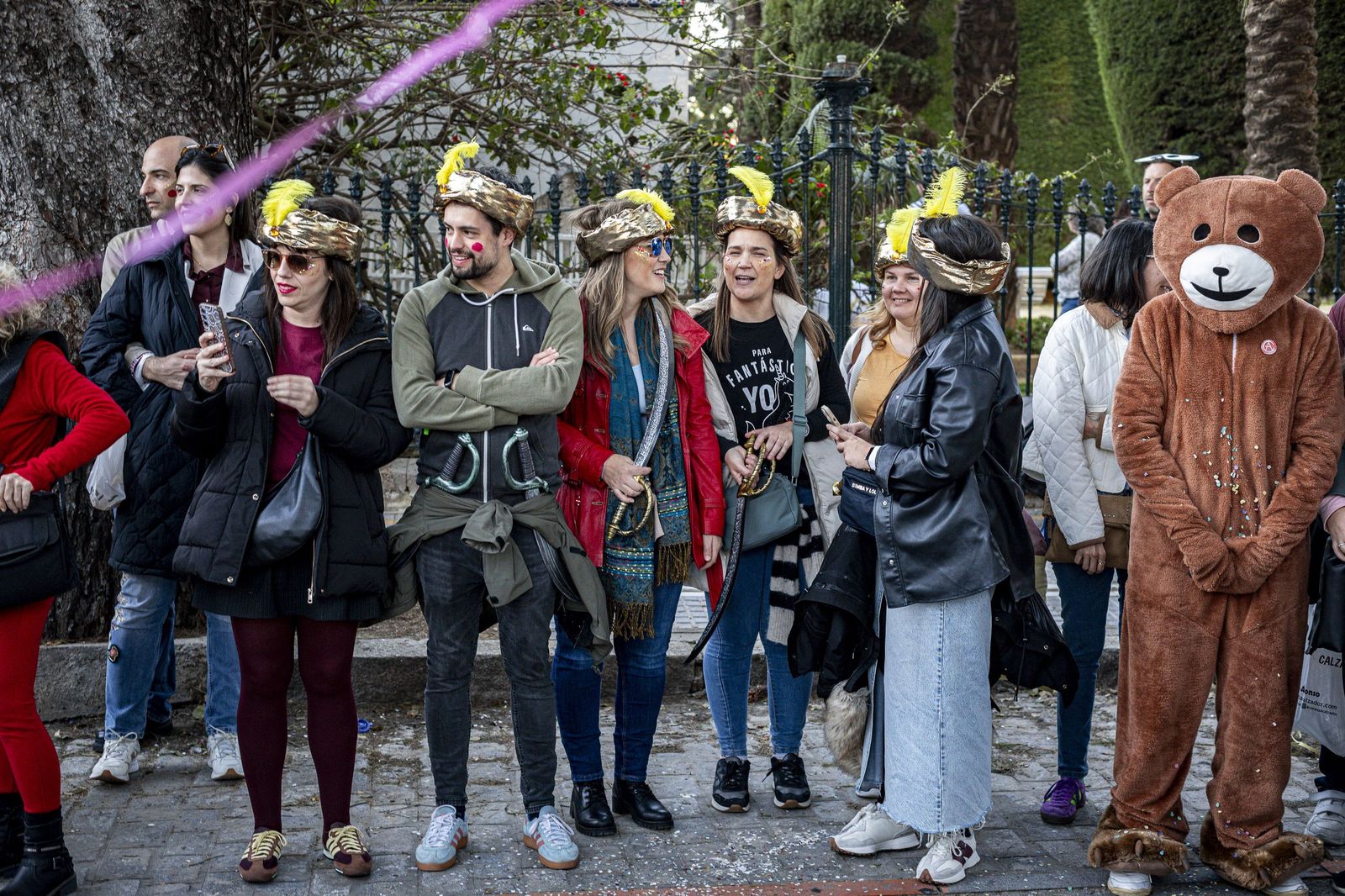 Las mejores imágenes de la Cabalgata del Humor del Carnaval de Cádiz 2026