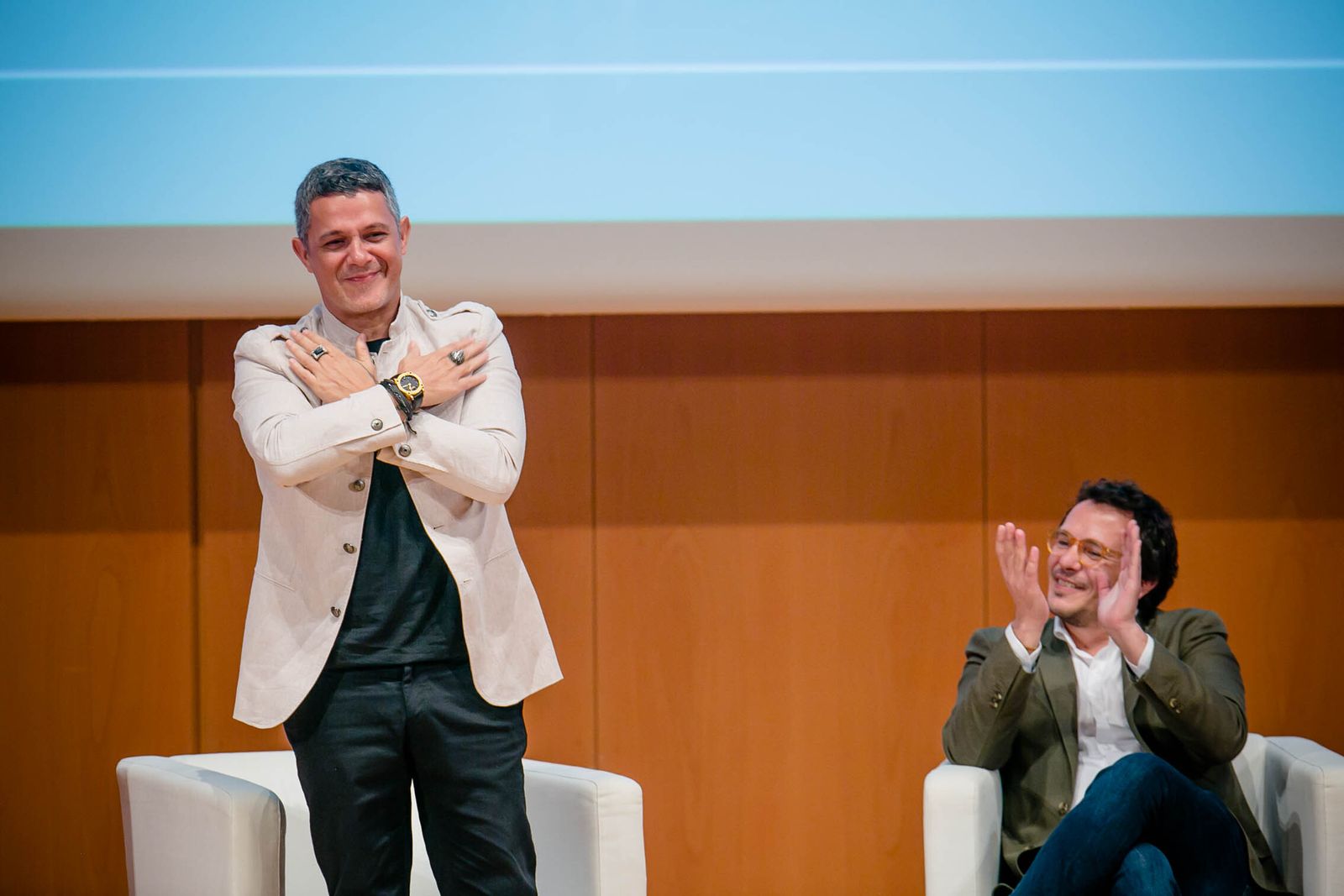 Alejandro Sanz, emocionado al recibir el título de hijo adoptivo en Cádiz.