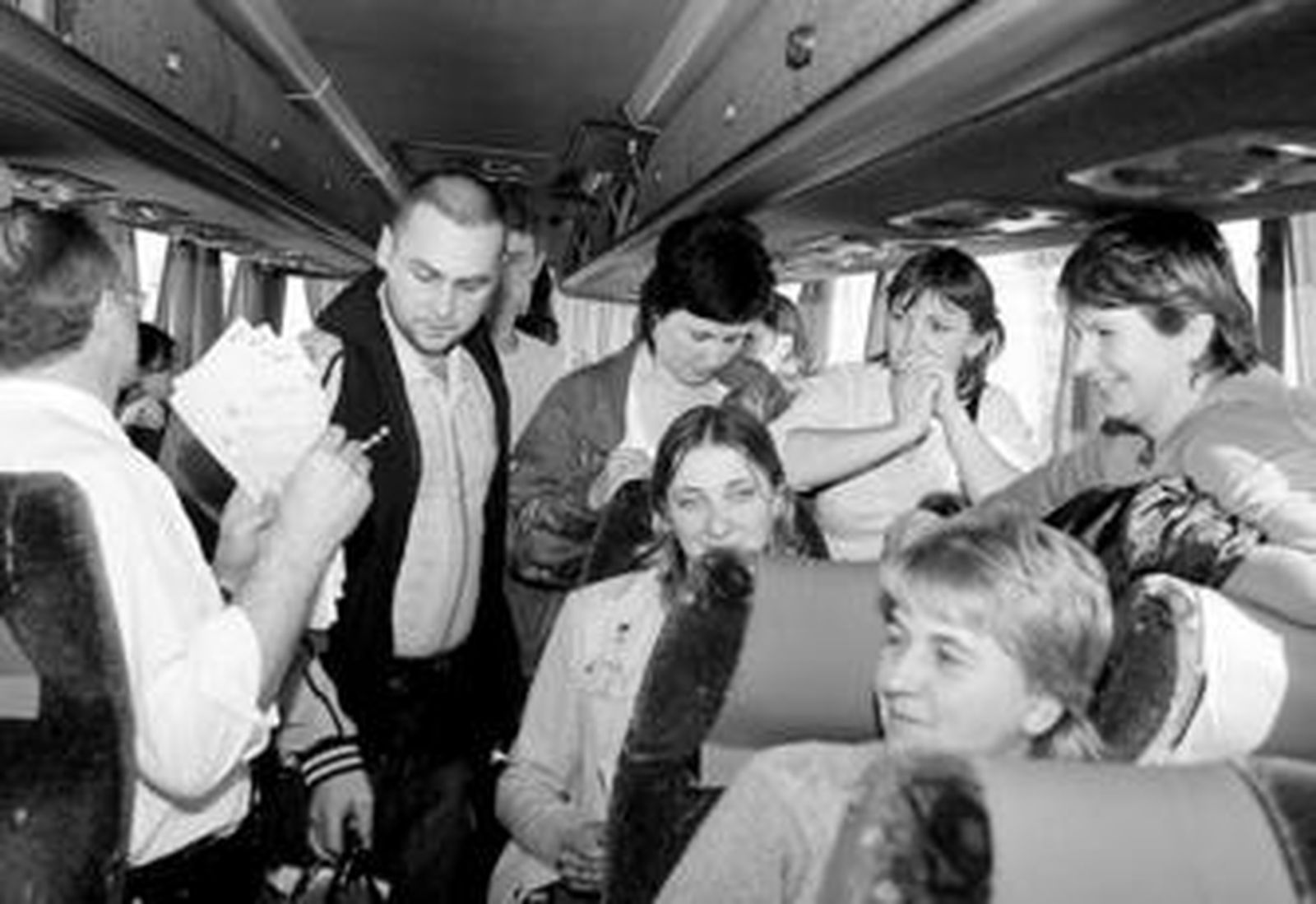 Los temporeros ucranianos que llegaron ayer a la cooperativa Costa de Huelva de Lucena del Puerto.