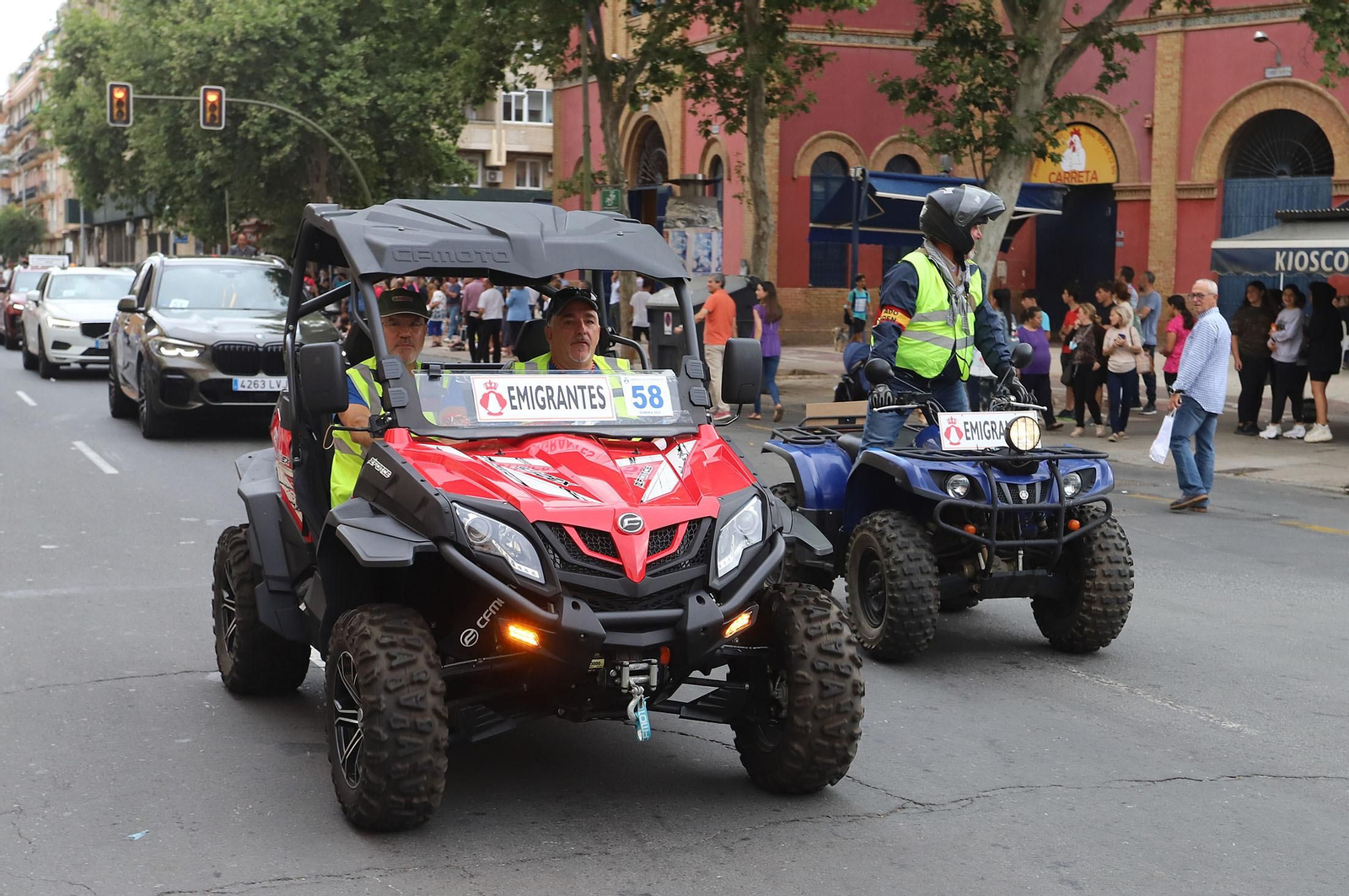 Imágenes de Emigrantes en la Comandancia de la Guardia Civil