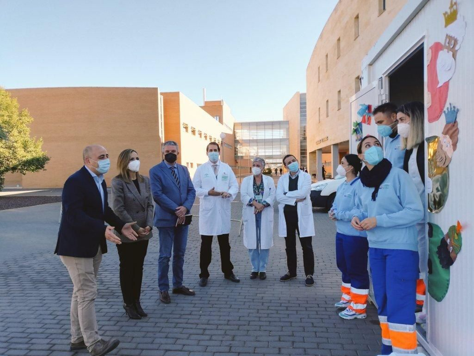 Visita de la delegada del Gobierno y el delegado de Salud al hospital.