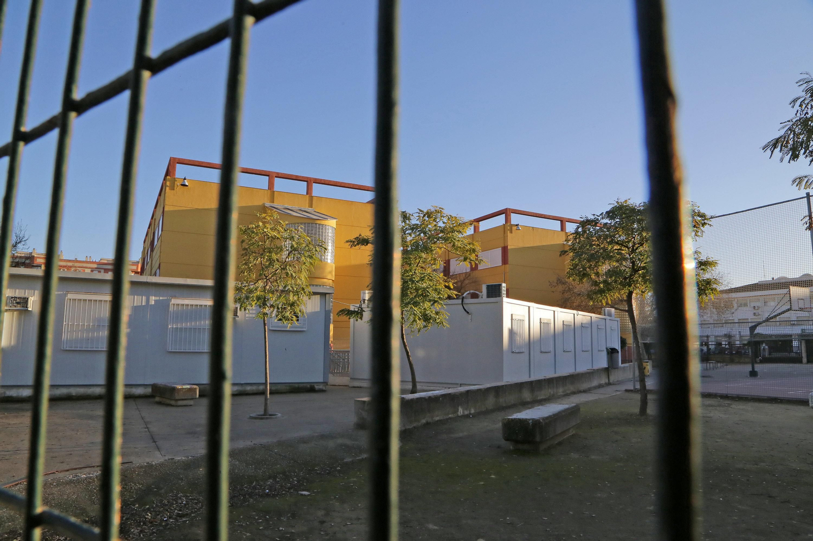 Una imagen de las prefabricadas del IES Almunia en la tarde de ayer.