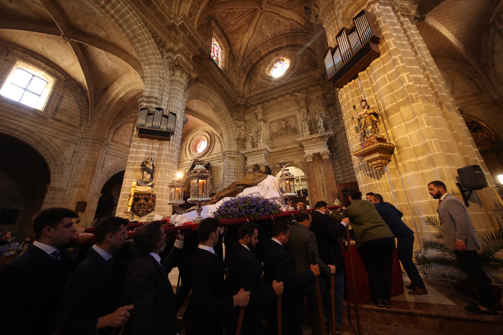 Salida del Cristo del Aguas para pedir lluvias