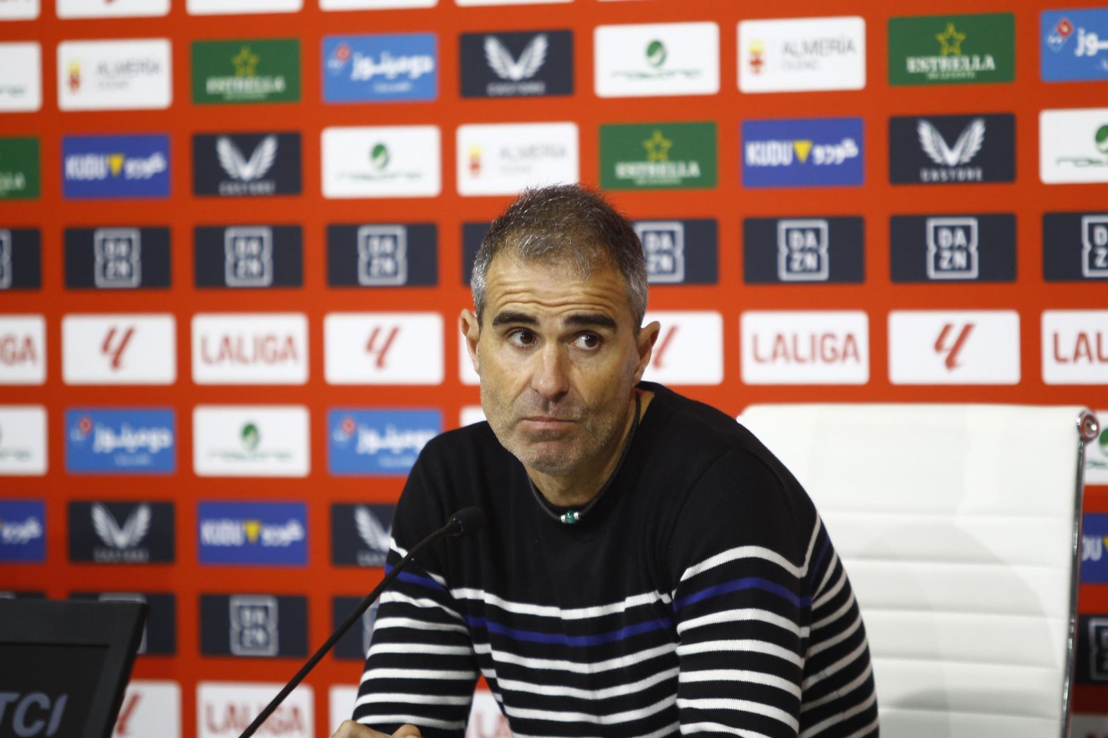 La U.D. Almería empata a uno contra el Cádiz y es campeón de invierno, en imágenes