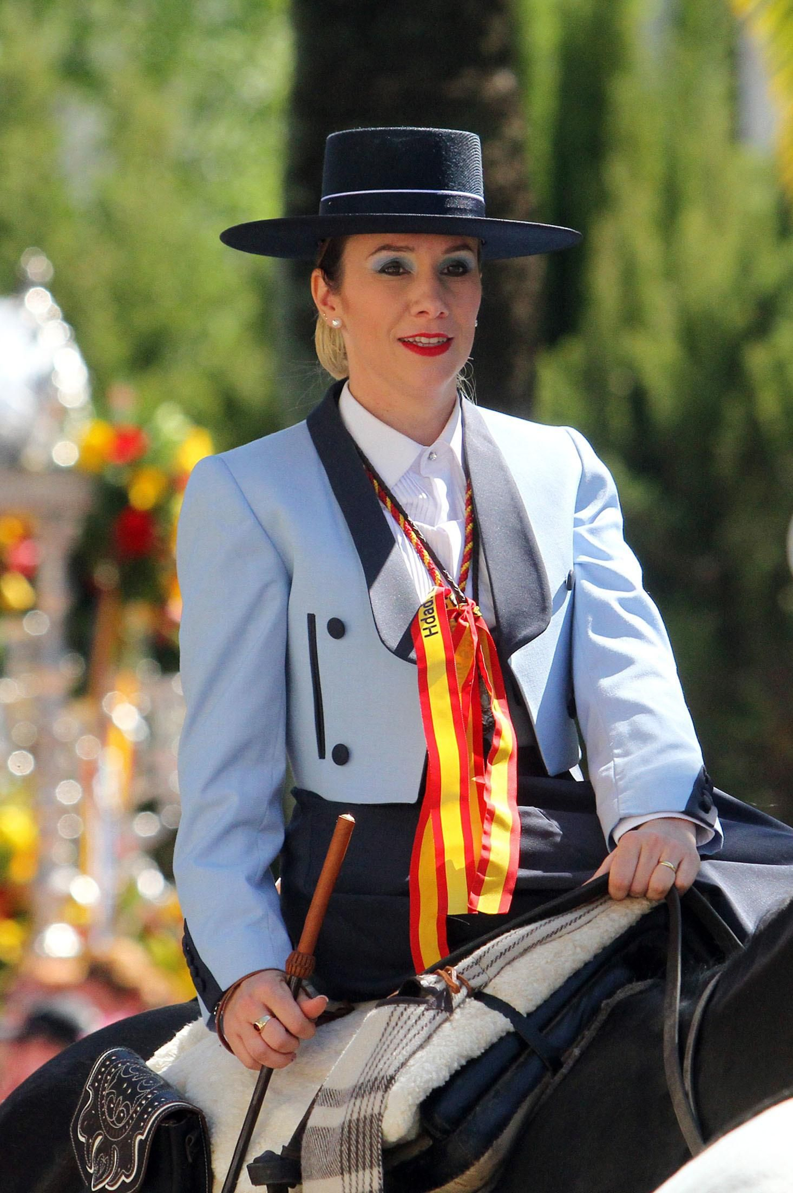 Imágenes de los caballistas, peregrinos a pie y carros de la Hdad de Emigrantes