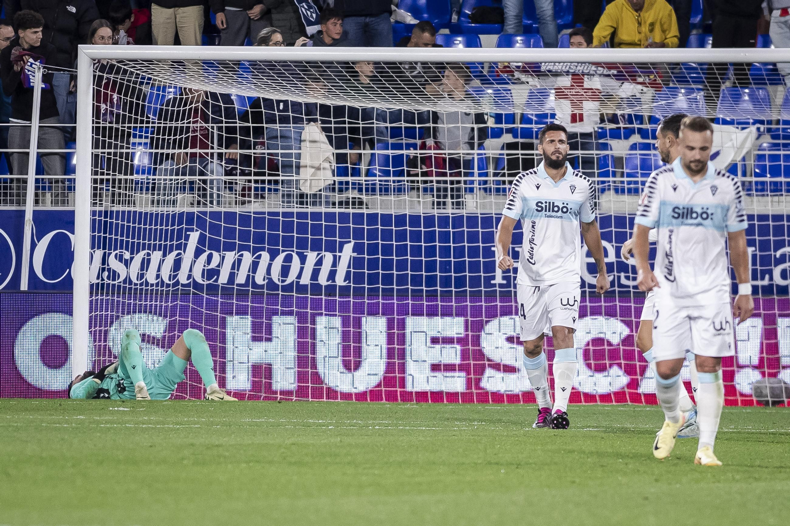 Las imágenes del partido entre el Huesca y el Cádiz C.F