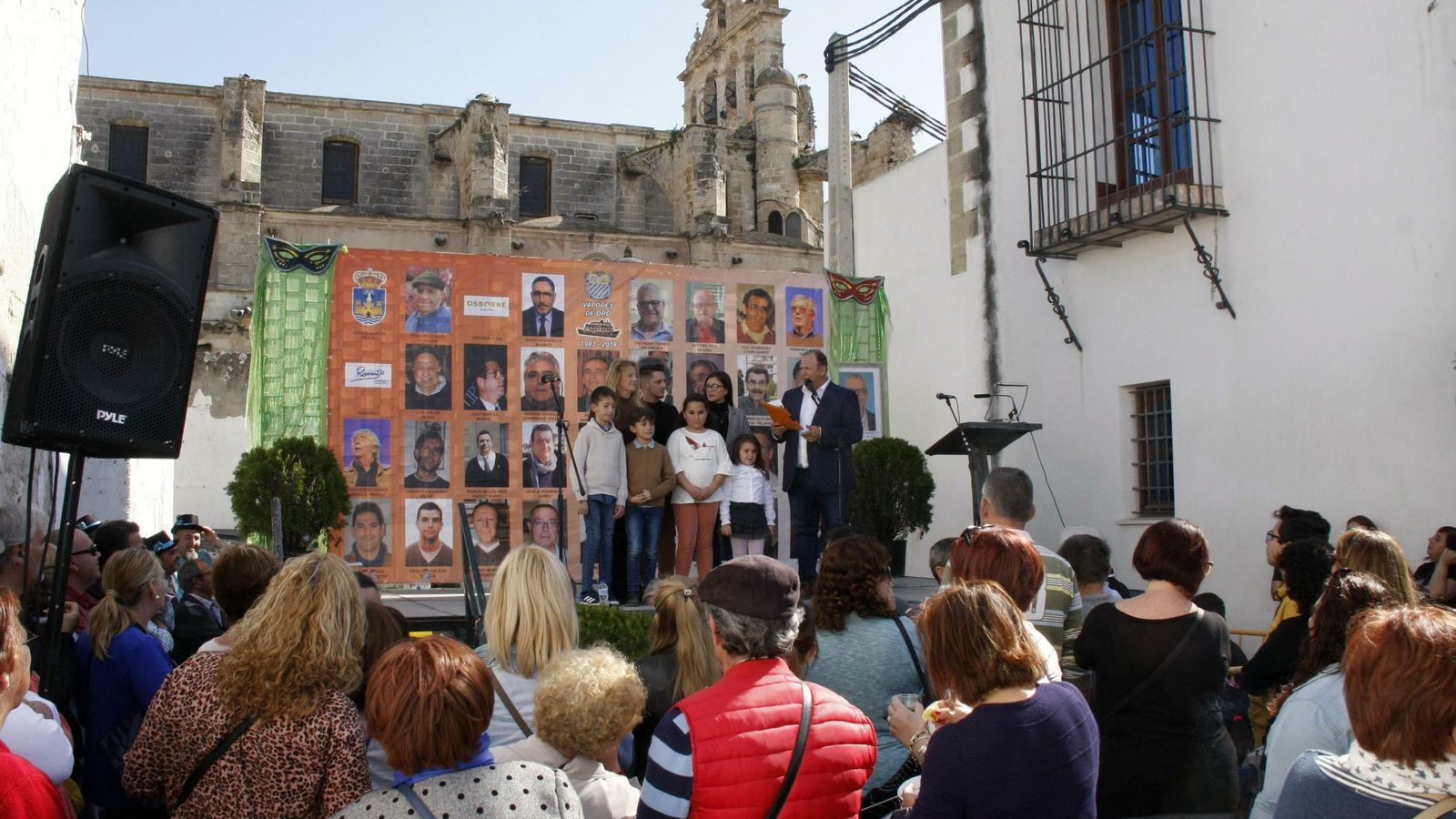 Una imagen del acto de carnaval celebrado este domingo en la calle Postigo.