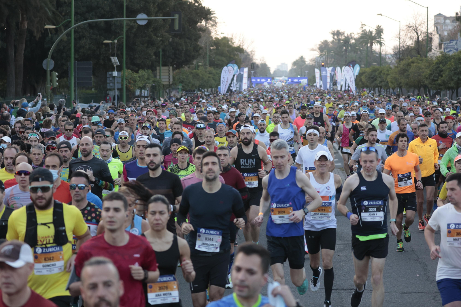 Las imágenes de la Maratón de Sevilla 2022 (1)