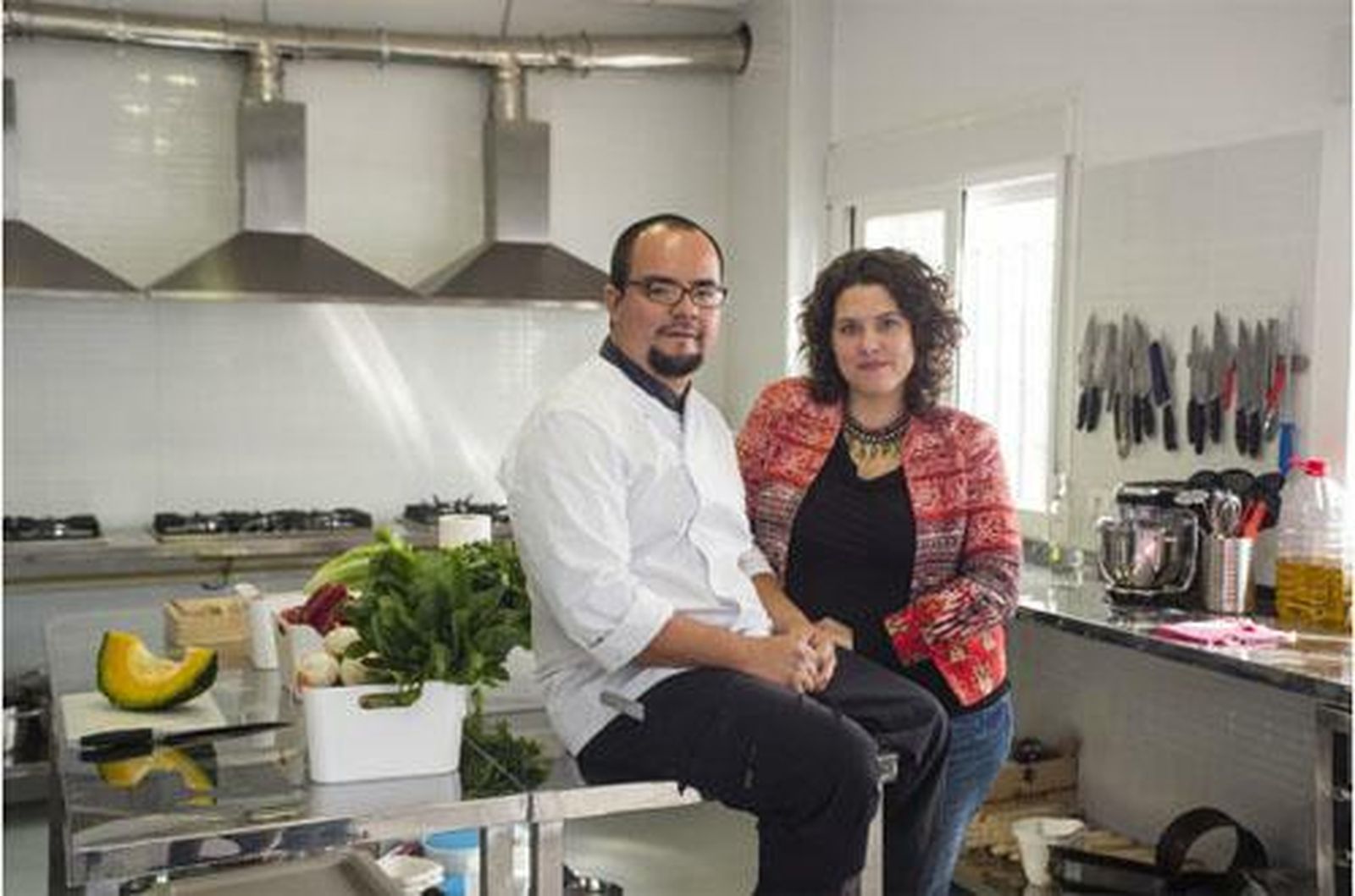 Verónica Muñoz, cofundadora de la escuela profesional Cookstorming, junto a su marido y cocinero, Carlos Bohórquez.